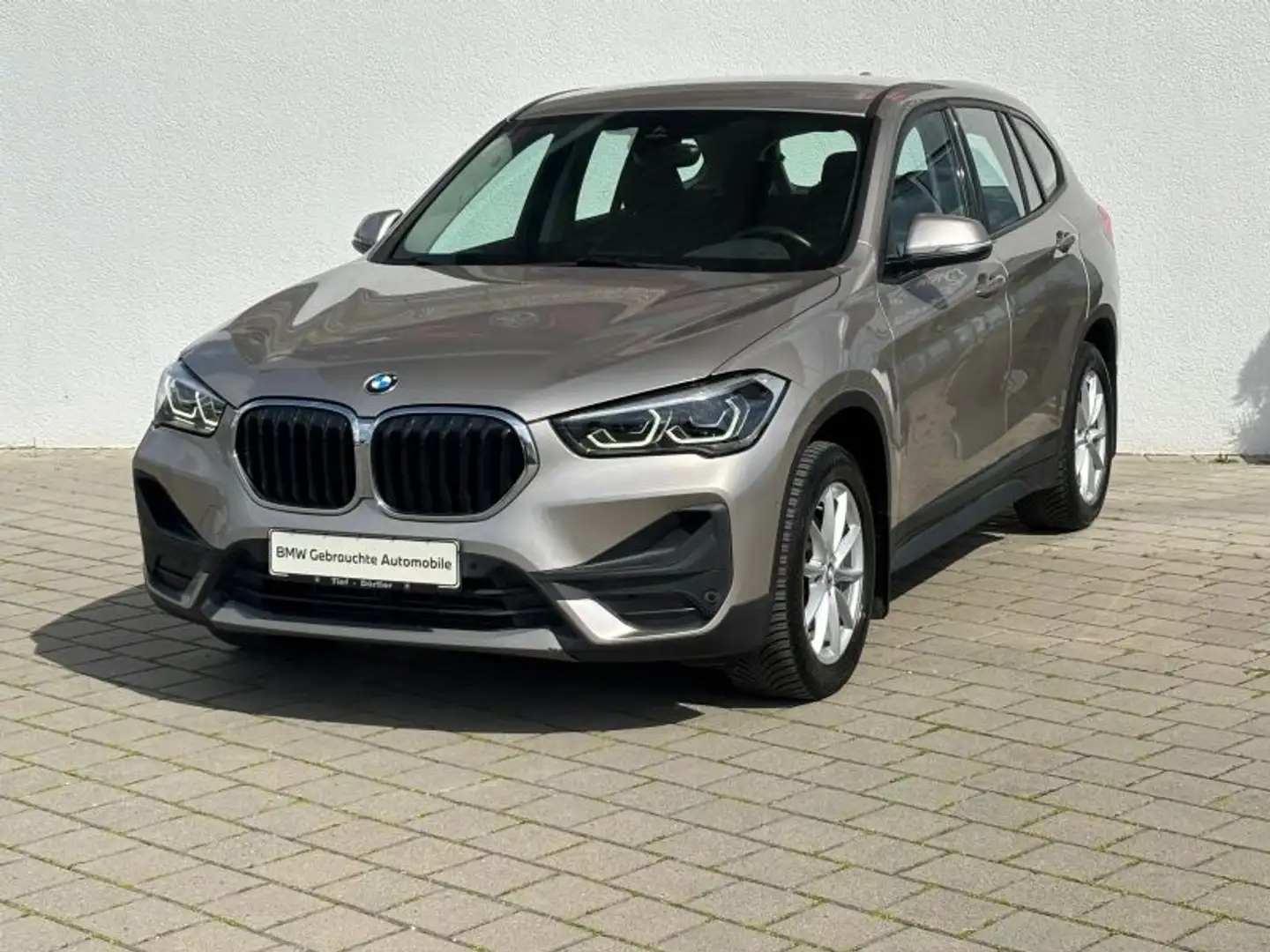 BMW X1 sDrive18i DKG LED/NAVI/TEMPO/DAB/H-Klappe Silber - 2