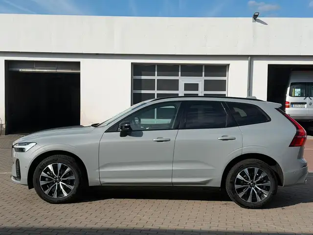 Volvo XC60 view 3