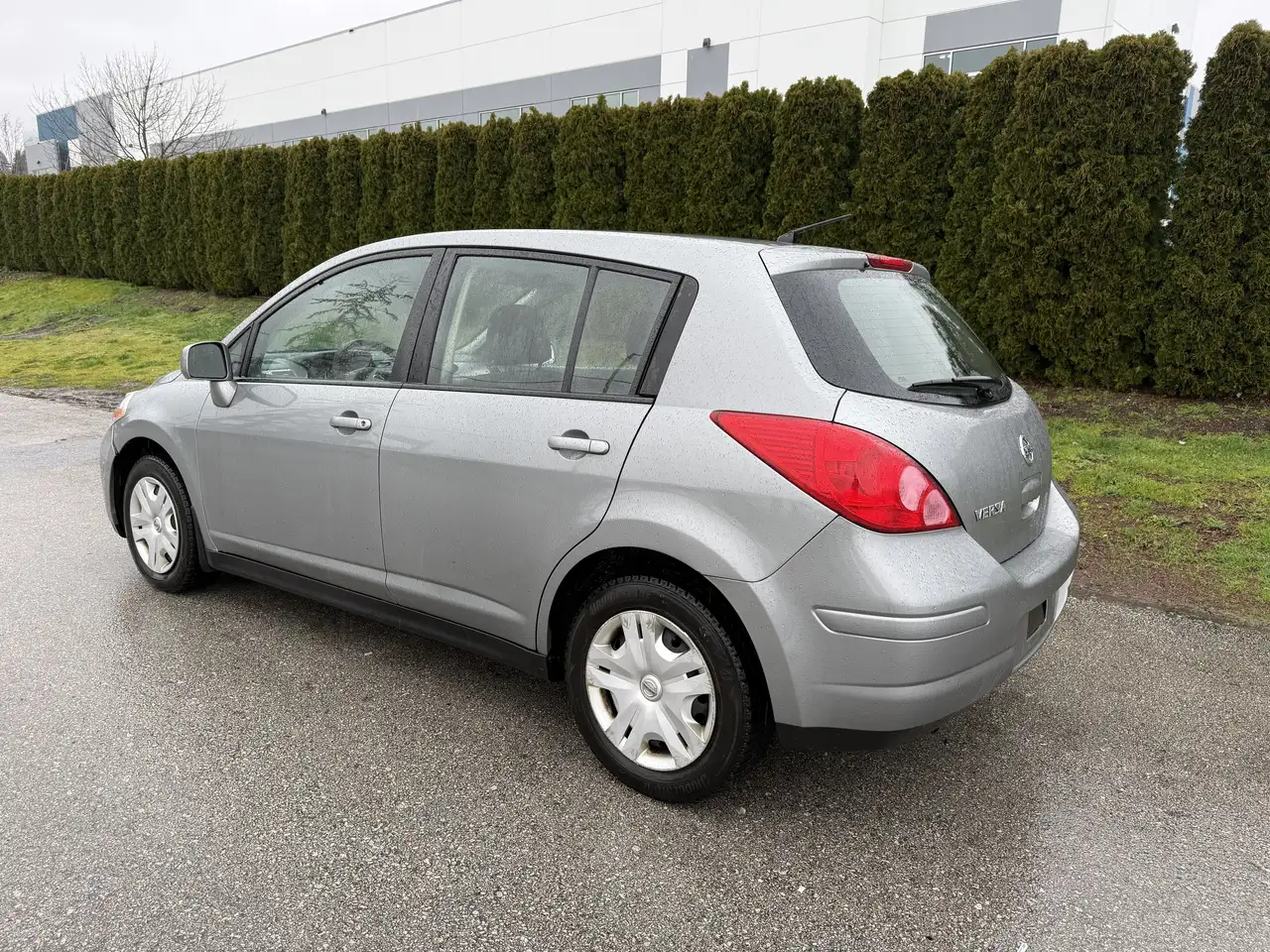 Nissan Versa снимка Nissan Versa