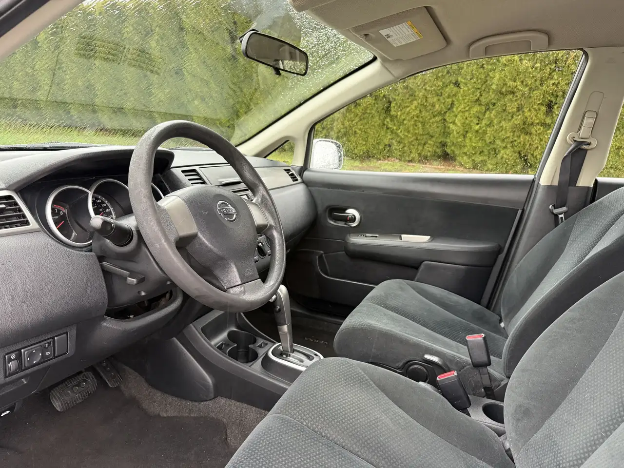Nissan Versa снимка Nissan Versa