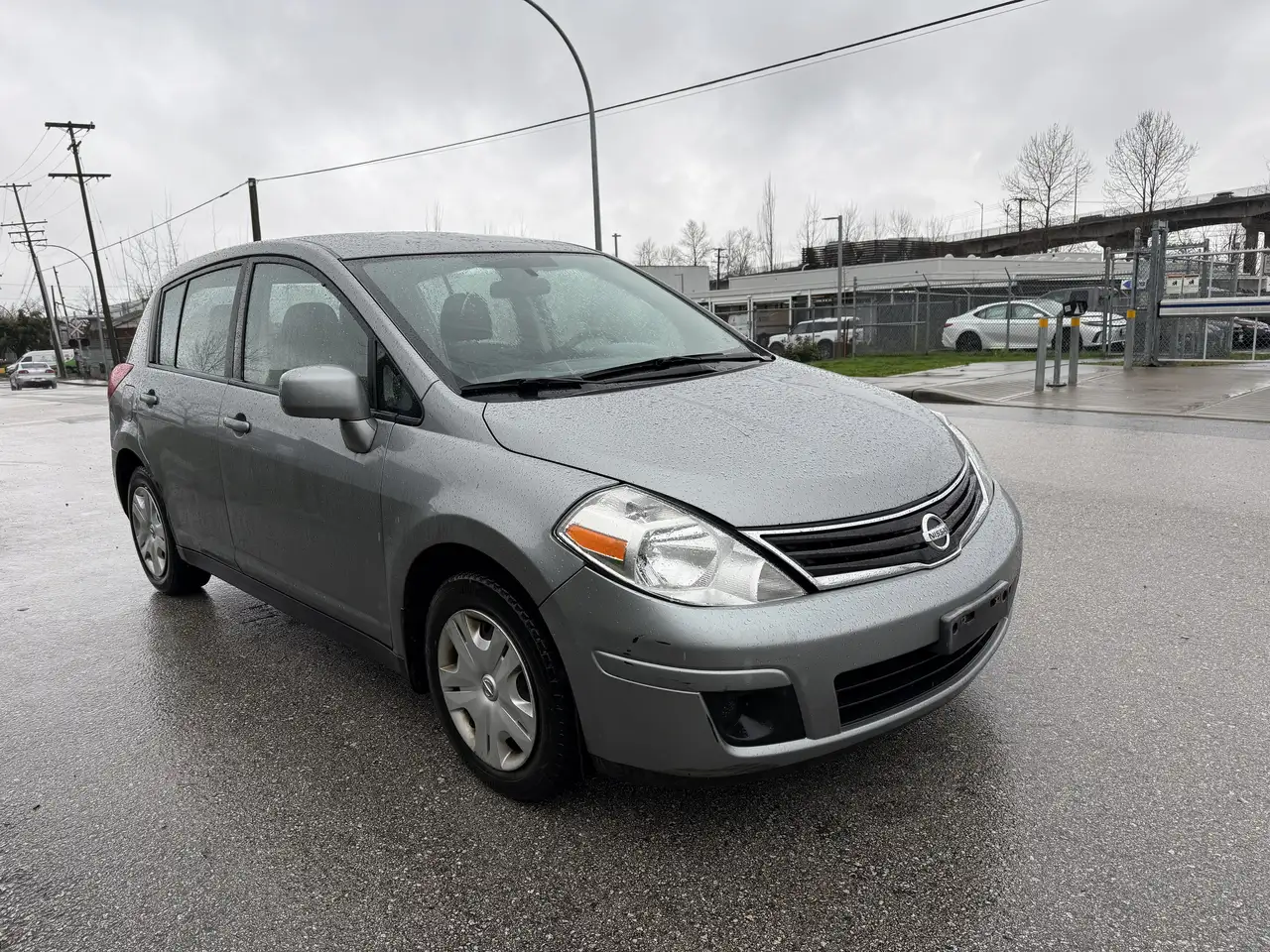 Nissan Versa снимка Nissan Versa
