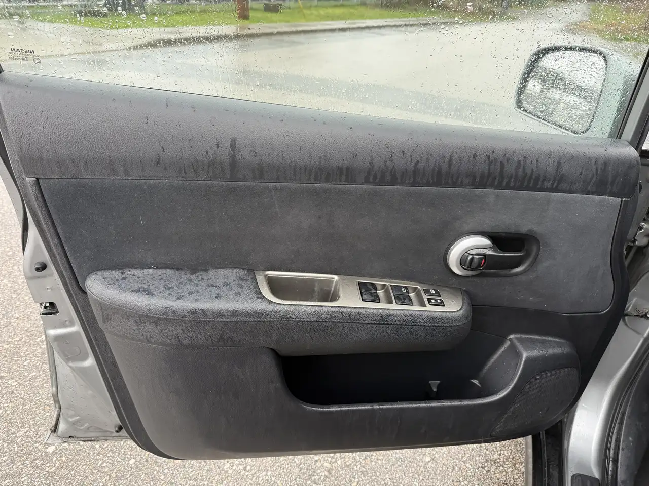 Nissan Versa снимка Nissan Versa