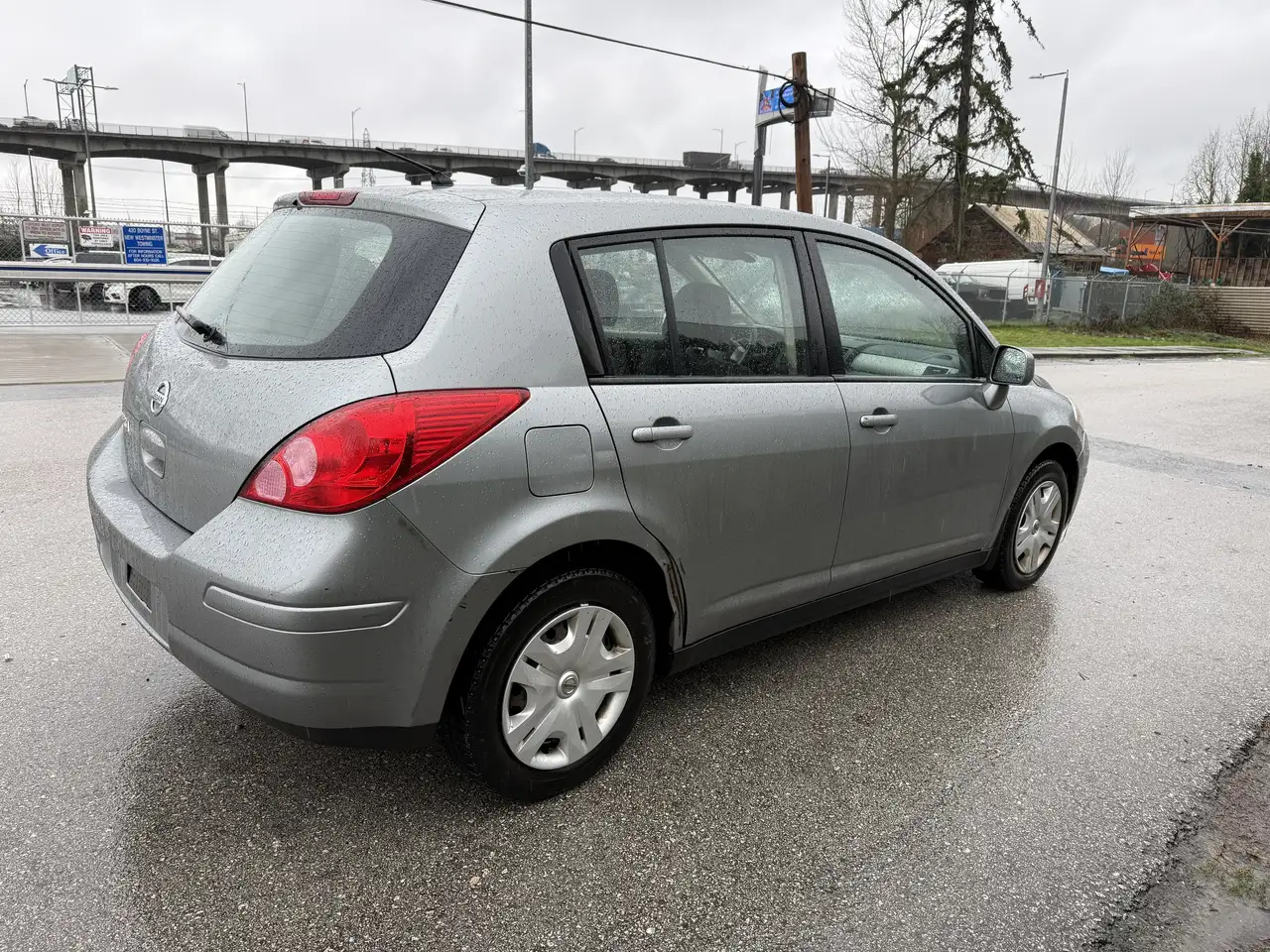 Nissan Versa снимка Nissan Versa