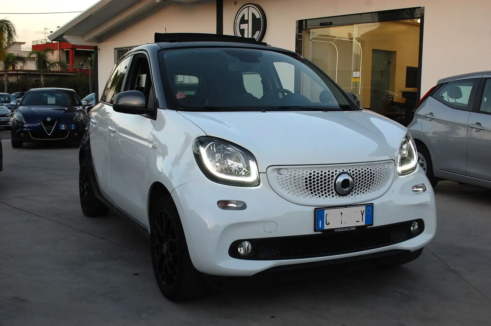 smart forFour 1.0 Prime 71CV twinamic Cabrio Uff Italy Lega Navi Beyaz - 1