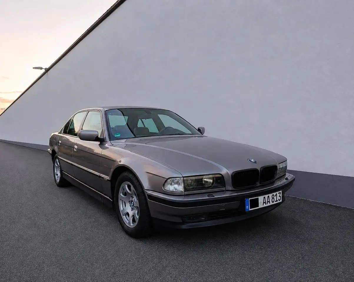 BMW 728i, foto 2