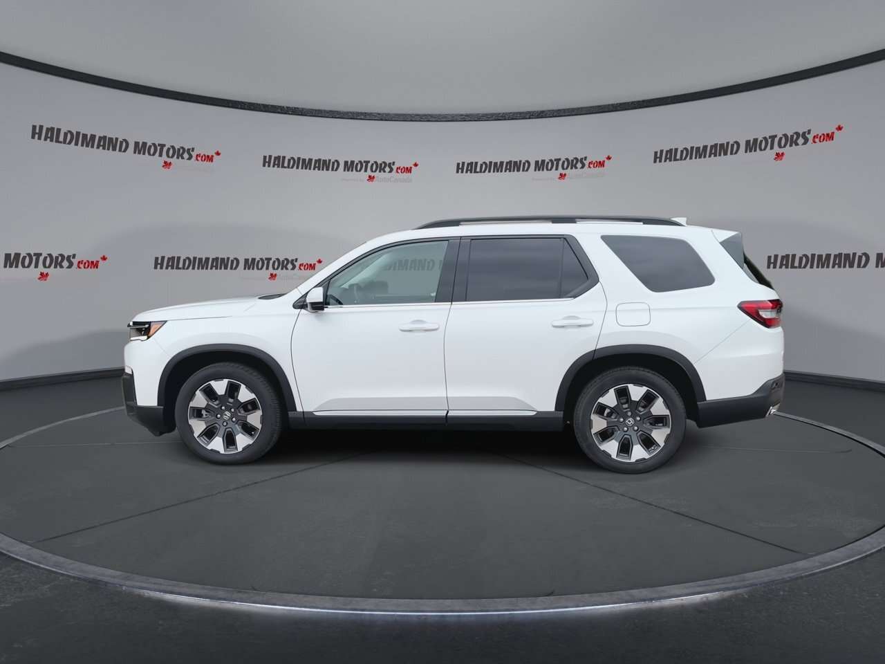 2026 Honda Pilot Touring AWD | One Owner | No Accidents | Vent. Fro — photo 1