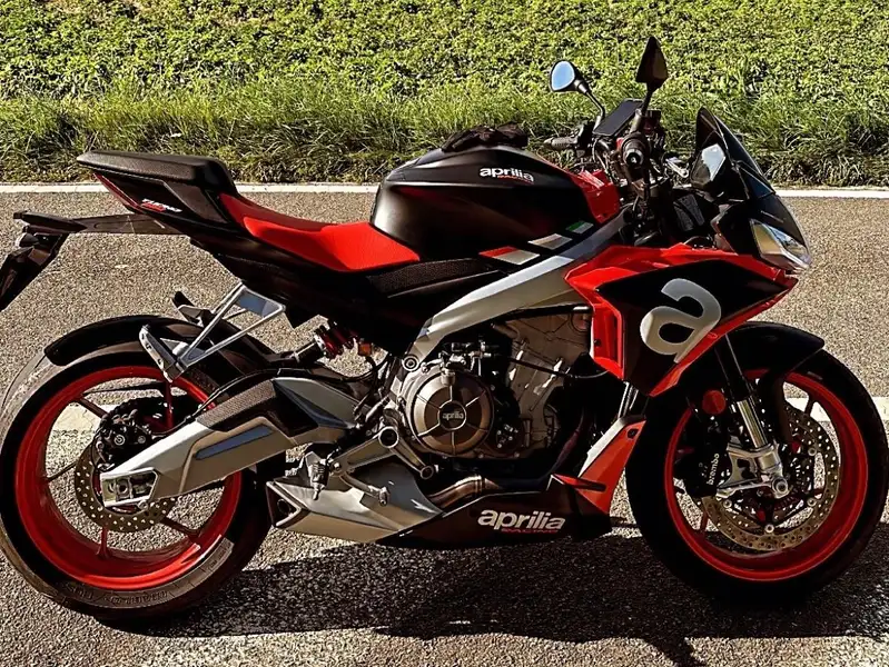 Aprilia Tuono - foto 2