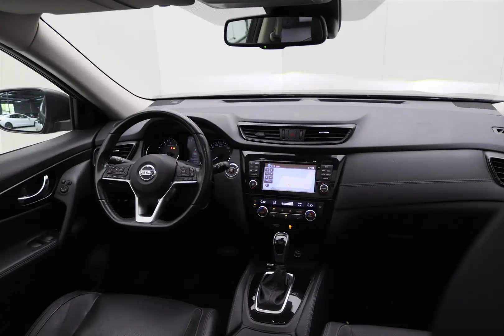 Nissan X-Trail 1.3 DIG-T 160PK DCT [ PANO+BOSE+CAMERA+STOELVERWAR Zwart - 2