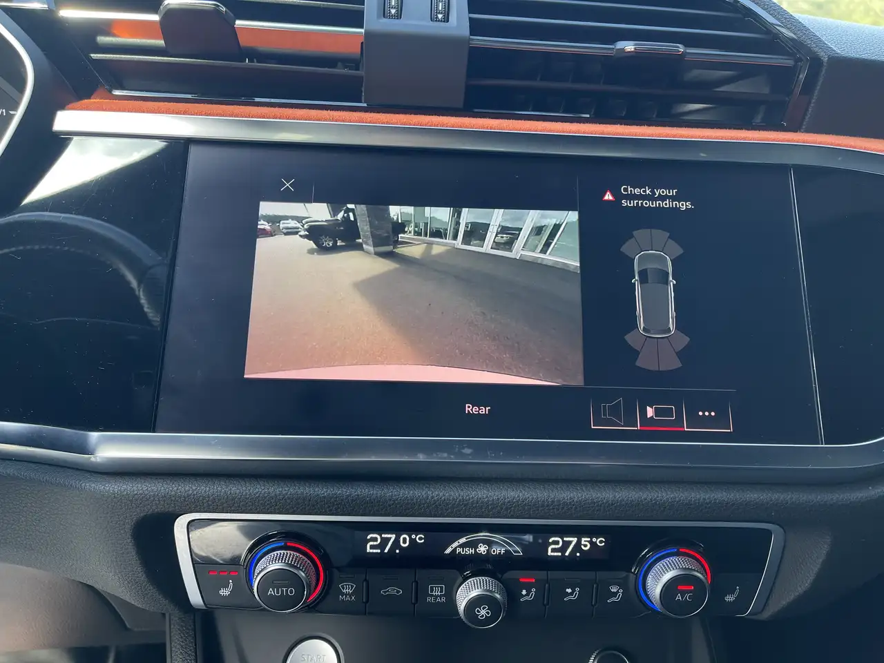 Audi Q3 снимка Audi Q3