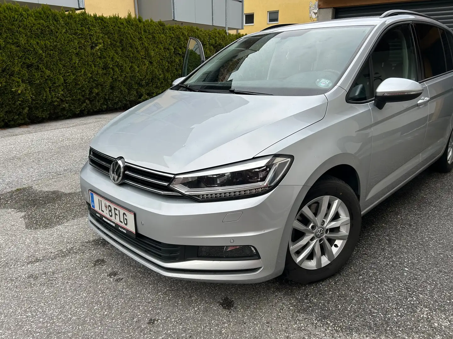 Volkswagen Touran Touran Highline 1,6 SCR TDI DSG Highline Silber - 2
