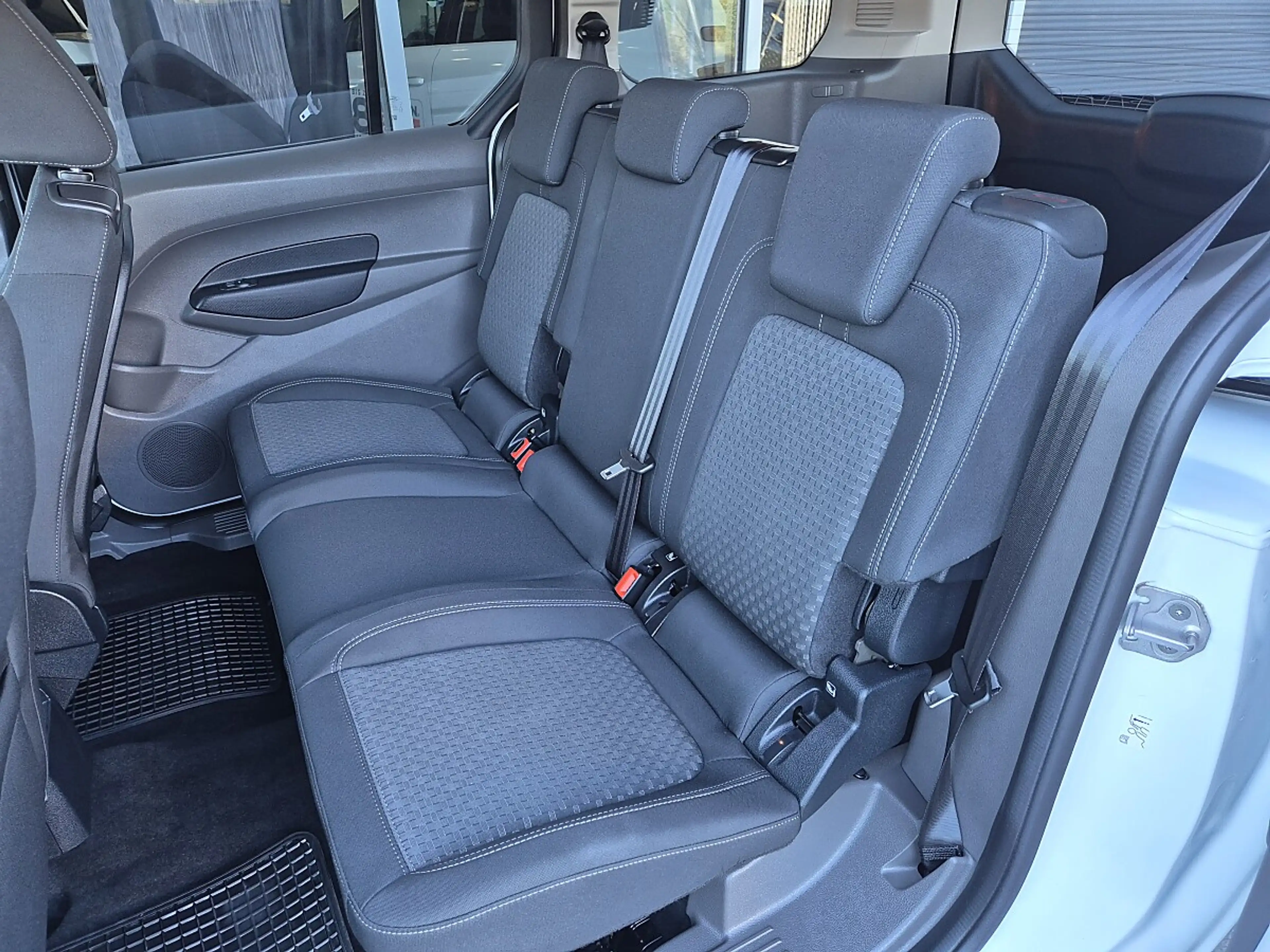 Ford Grand Tourneo Connect Trend 1,5 EcoBlue L2 — photo 14