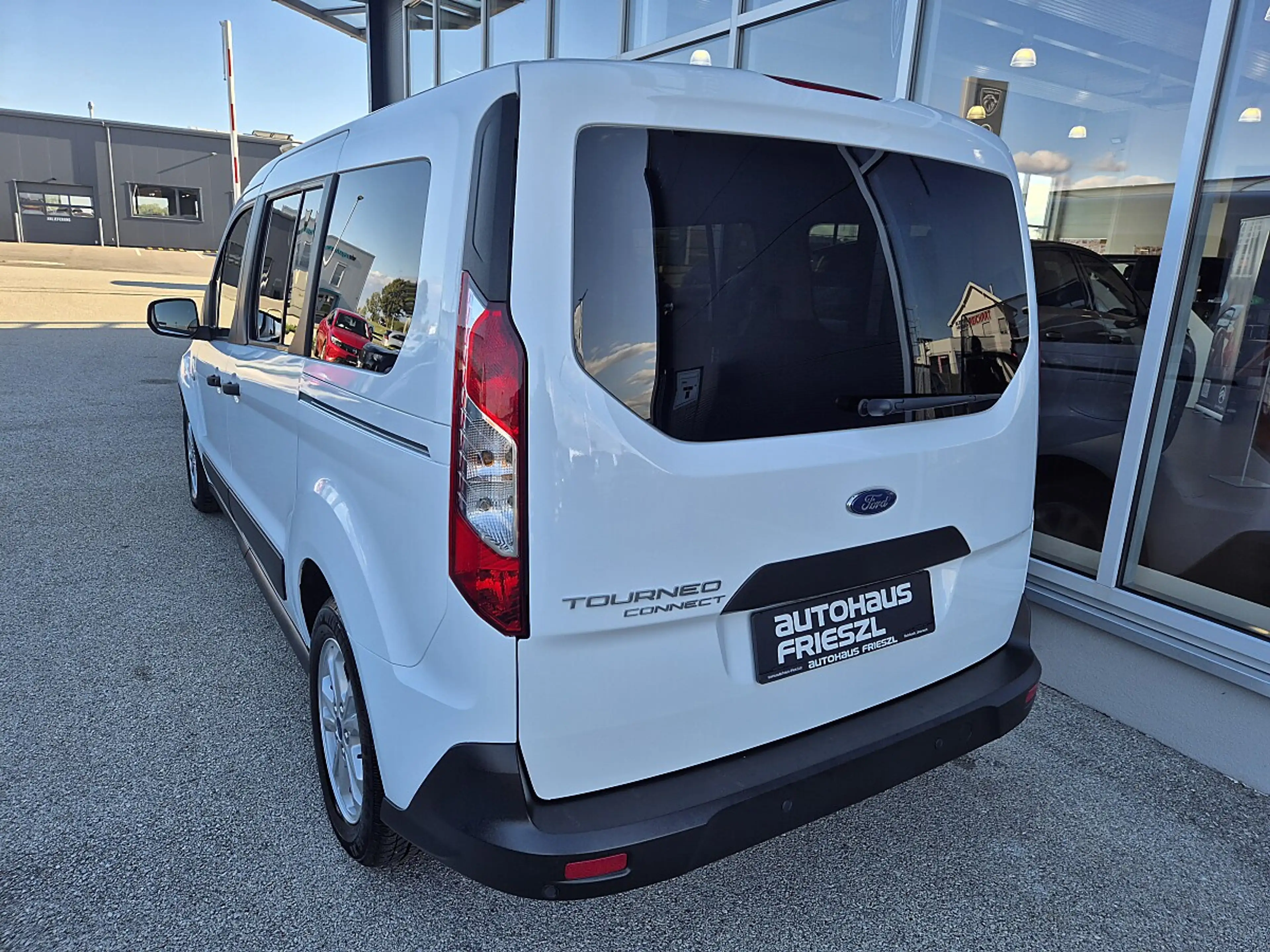 Ford Grand Tourneo Connect Trend 1,5 EcoBlue L2 — photo 4