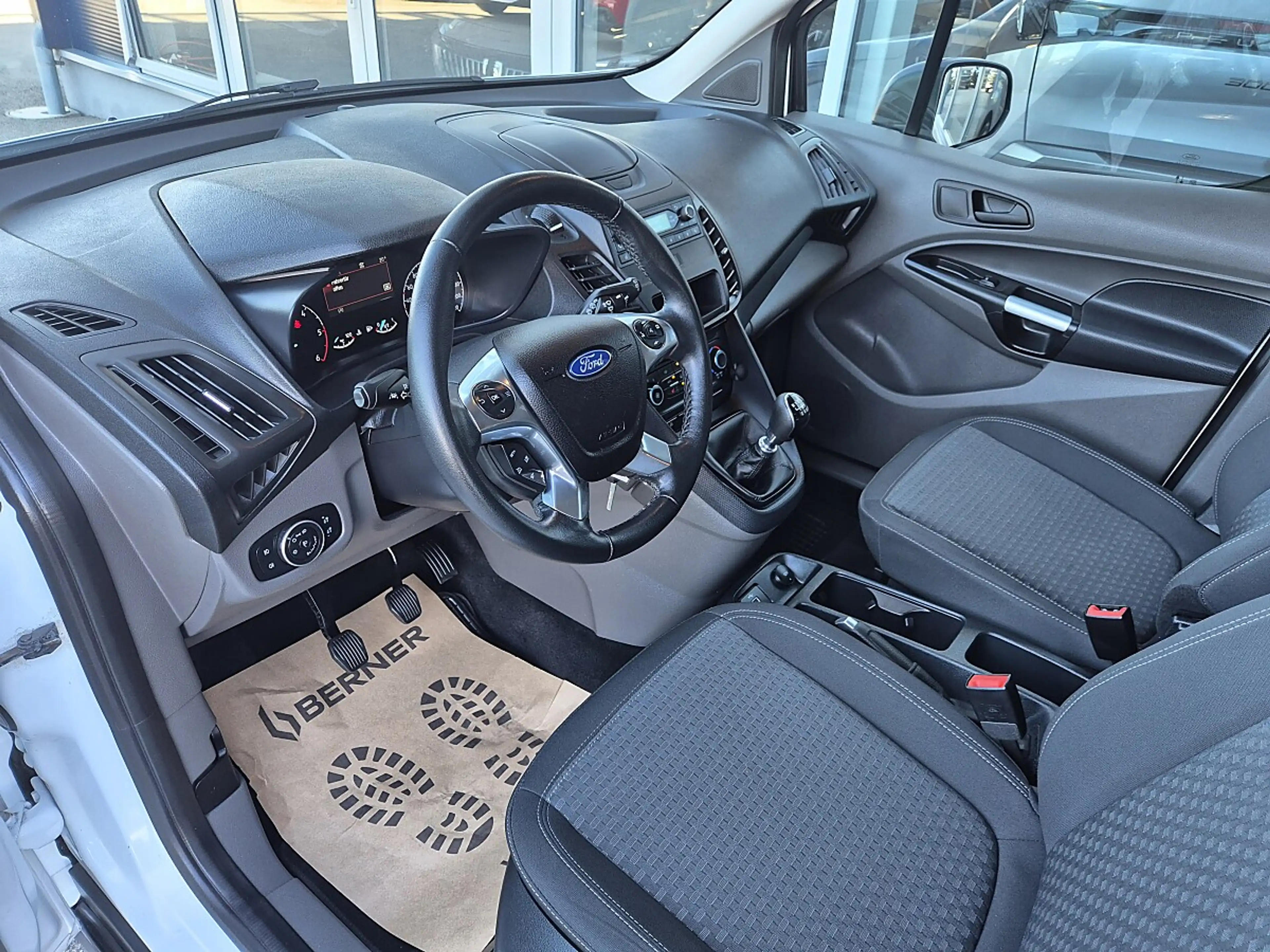Ford Grand Tourneo Connect Trend 1,5 EcoBlue L2 — photo 6