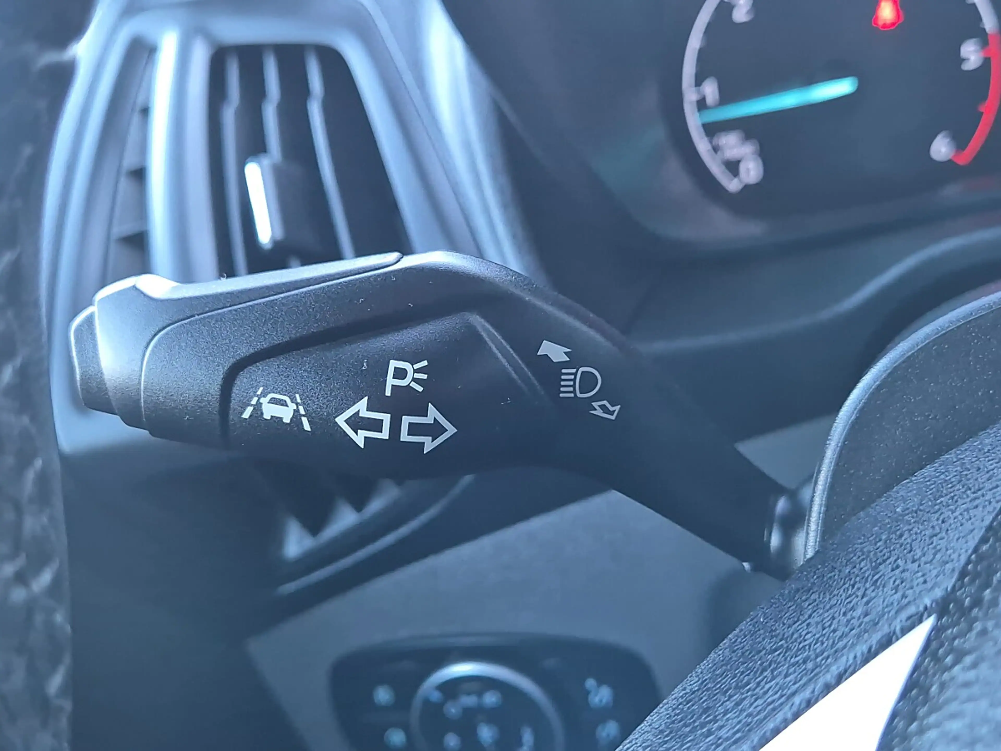 Ford Grand Tourneo Connect Trend 1,5 EcoBlue L2 — photo 10