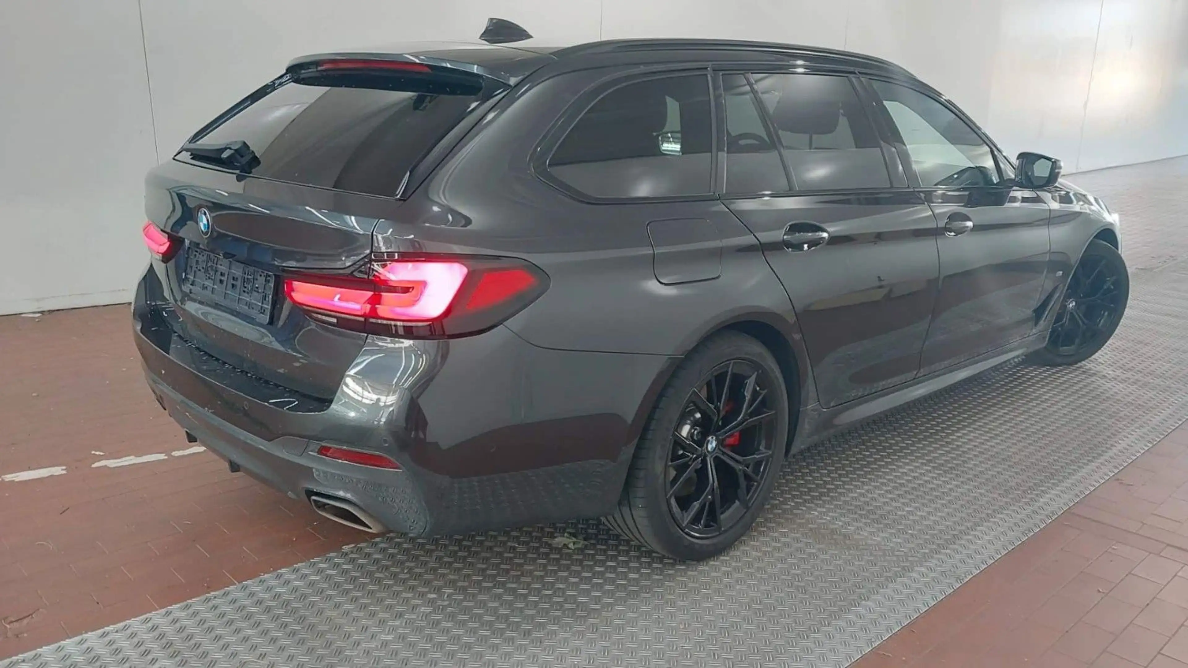 BMW 530 5 Touring 530 d xDrive M Sport — photo 3