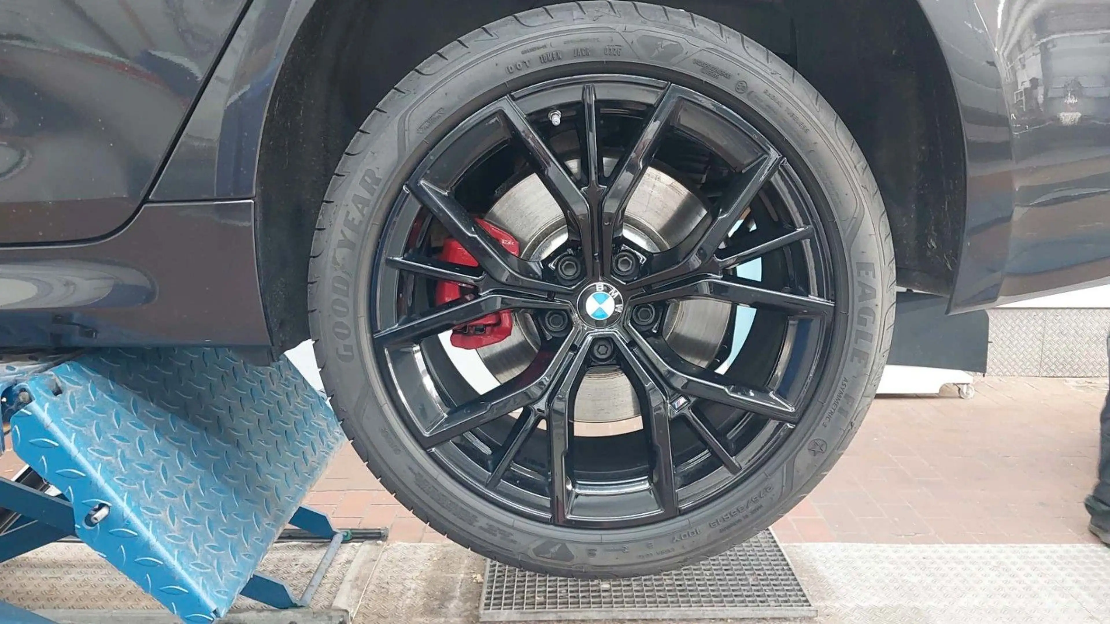 BMW 530 5 Touring 530 d xDrive M Sport — photo 13
