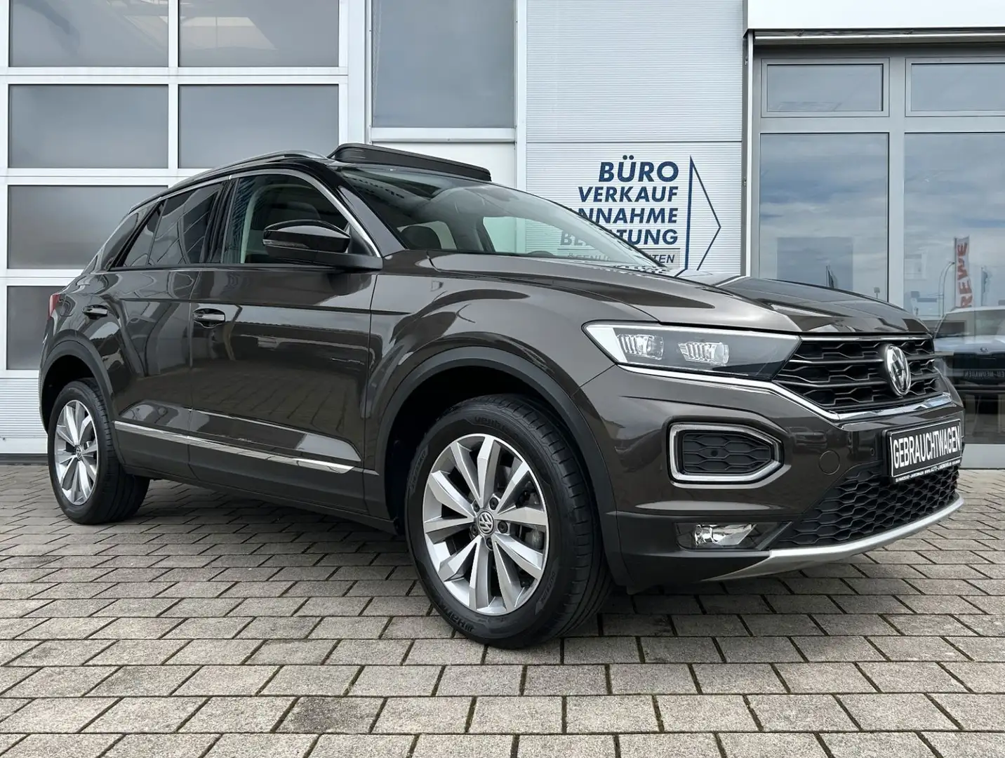 Volkswagen T-Roc 1.5 TSI DSG Style ACC PANO AHK KAM EXPORT Braun - 2