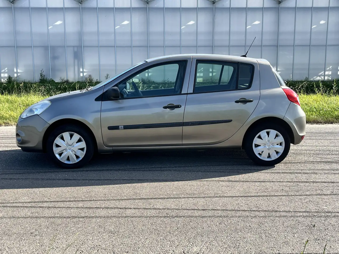 Renault Clio 1.2 Special Line Beige - 2