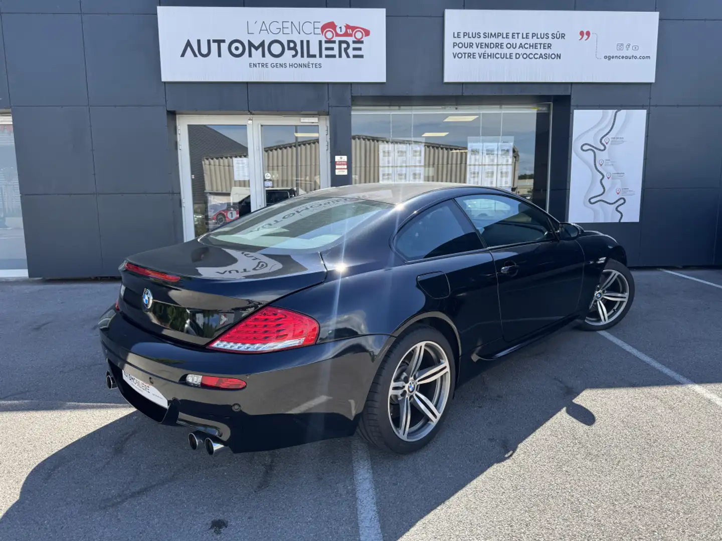 BMW M6 V10 SMG7 Black Sapphire Metallic LCI Carplay Zwart - 2