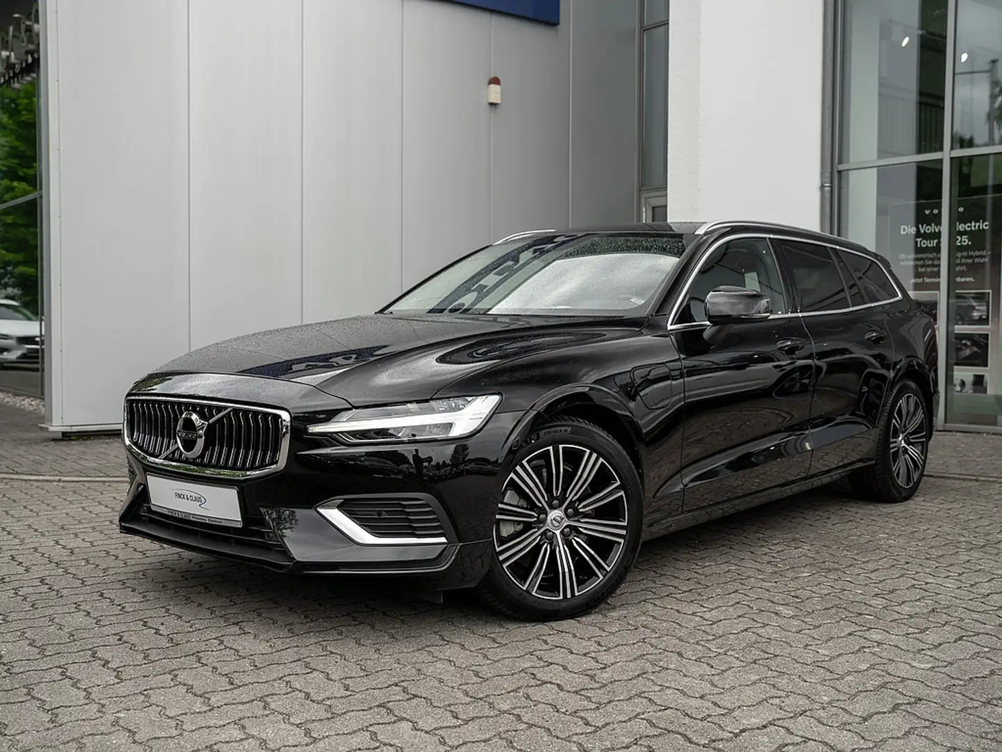 Volvo V60 T8 Recharge Plus Bright AWD Zwart - 1