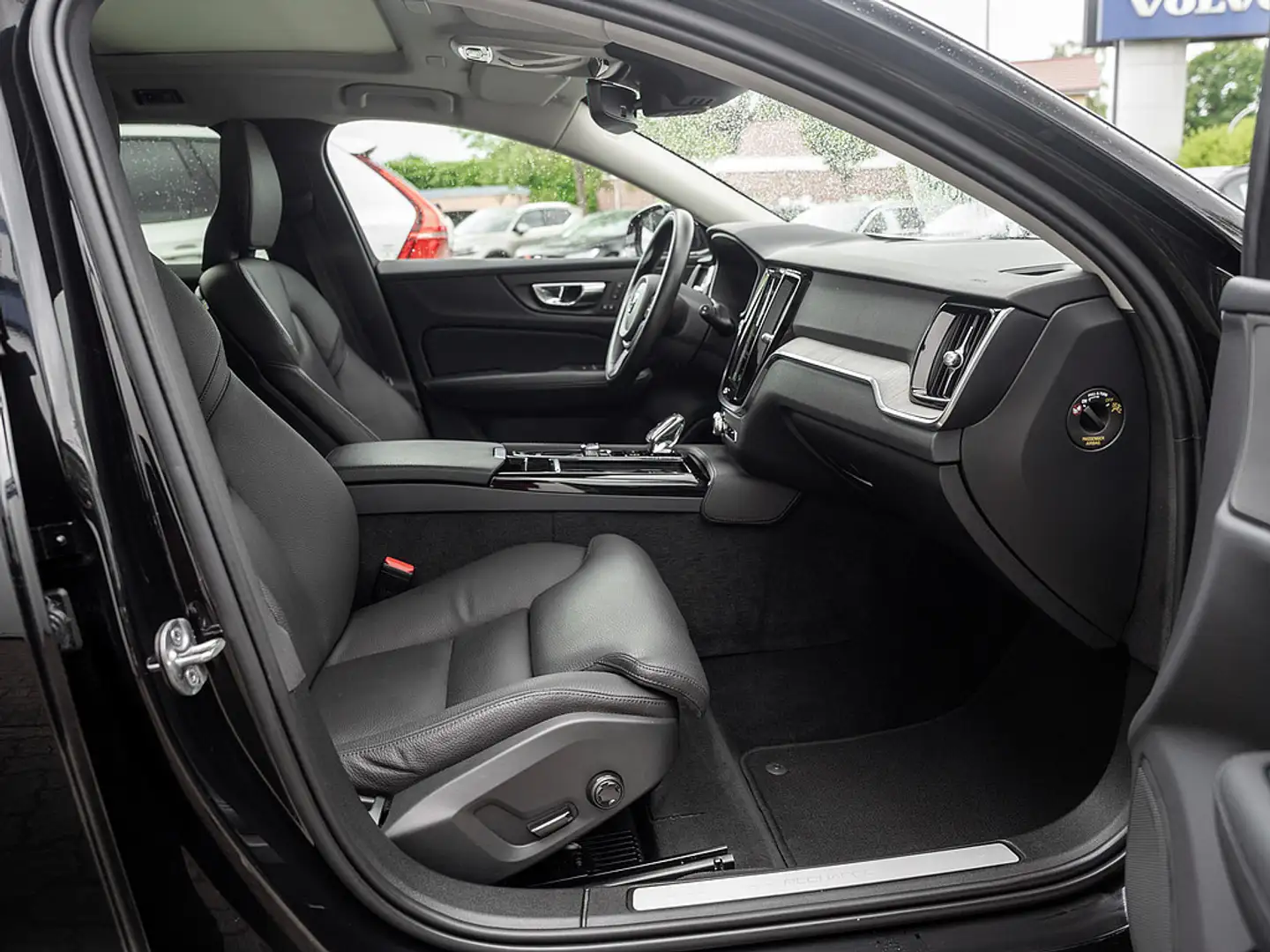 Volvo V60 T8 Recharge Plus Bright AWD Zwart - 2