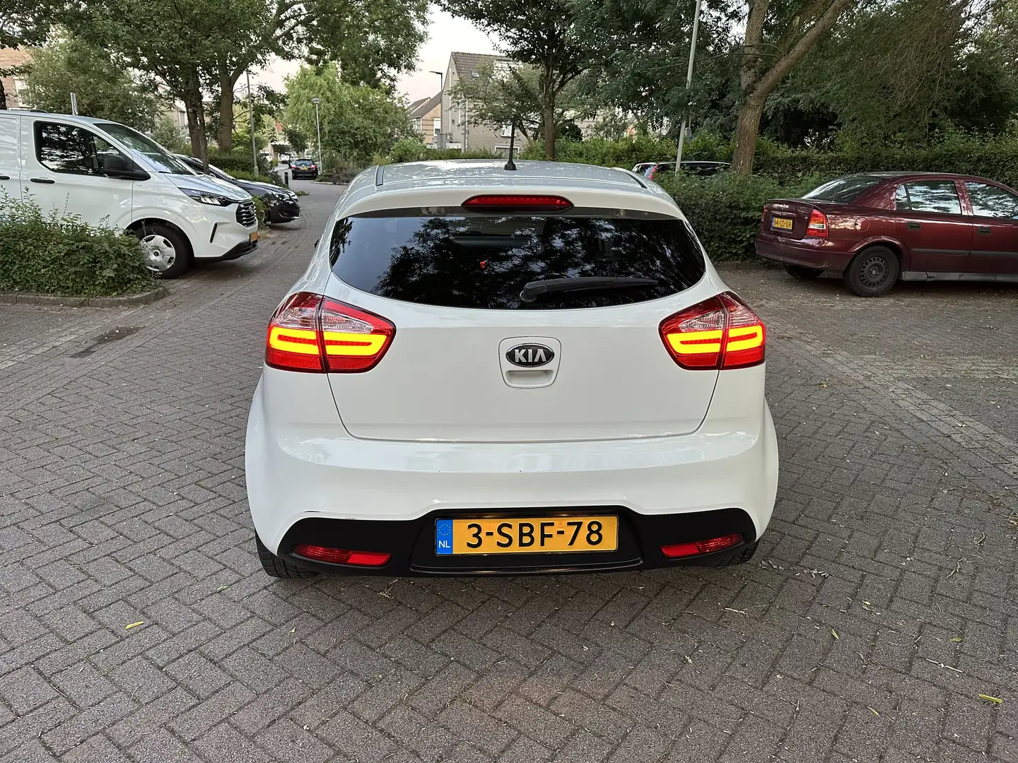 Kia Rio Kia Rio 1.2 CVVT Plus Pack I 5DRS 2013 Wit Blanc - 2