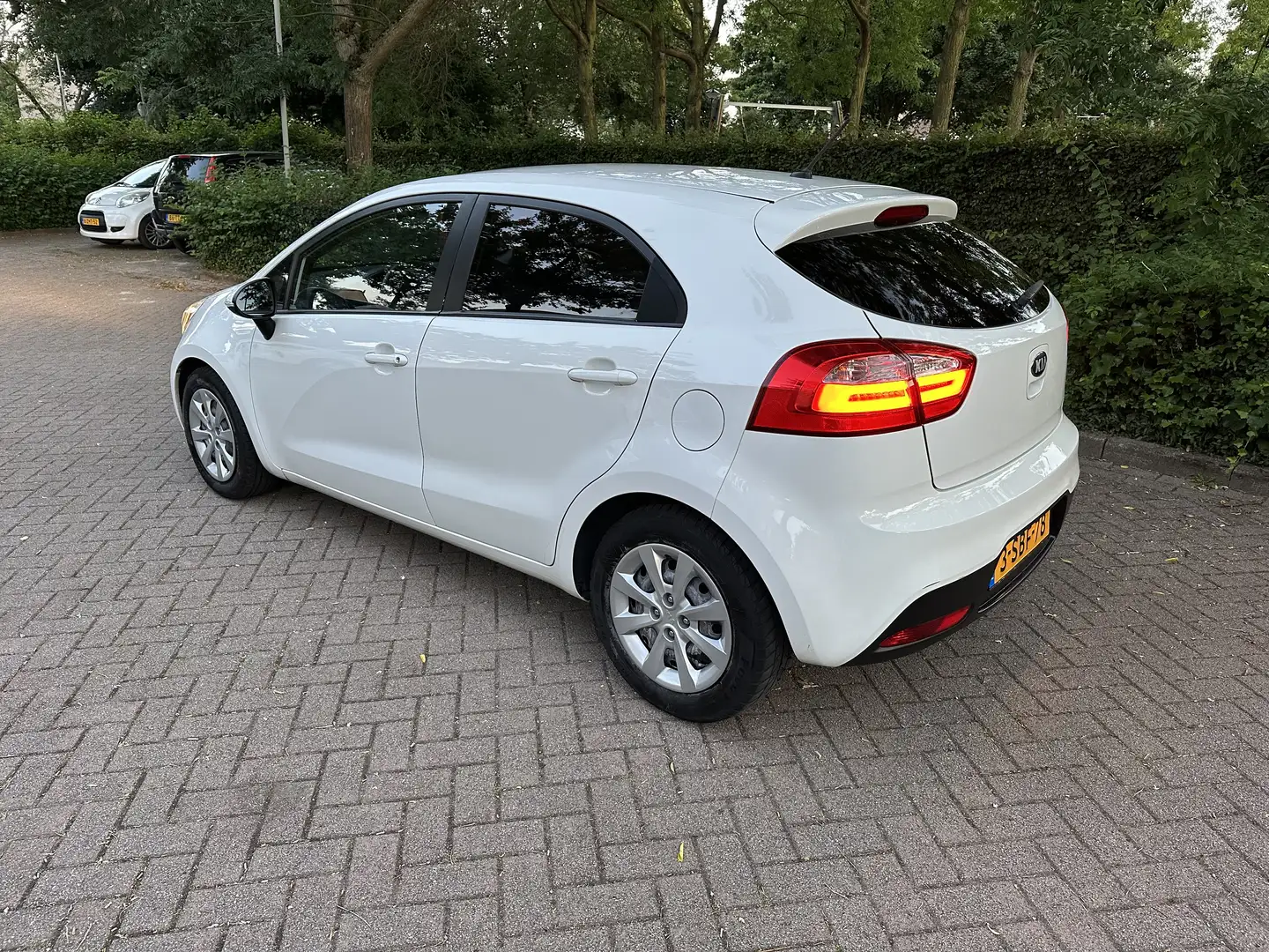 Kia Rio Kia Rio 1.2 CVVT Plus Pack I 5DRS 2013 Wit Blanc - 1