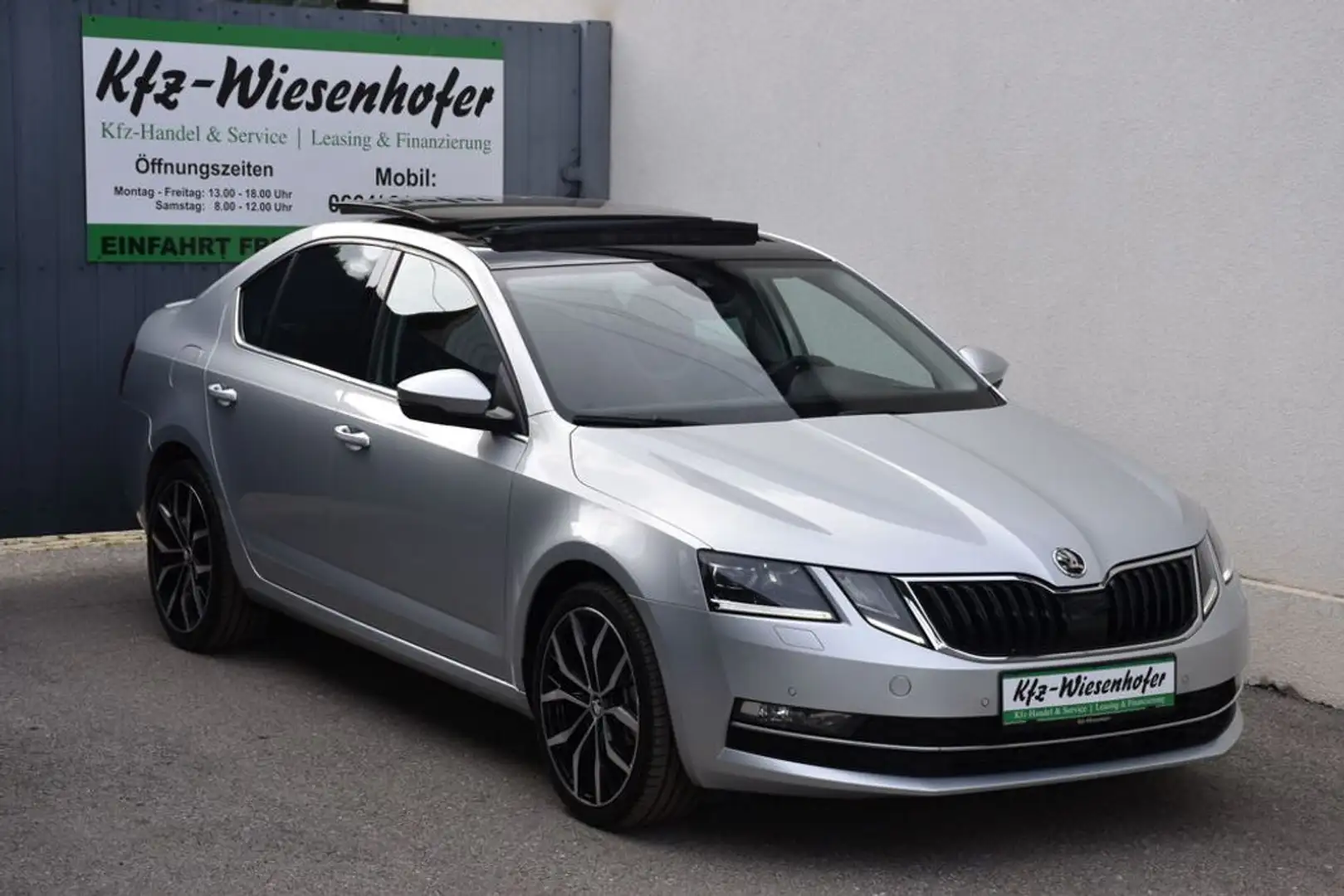 Skoda Octavia Style 2.0 TDI DSG / LED / Panoramadach / Серебристый - 1