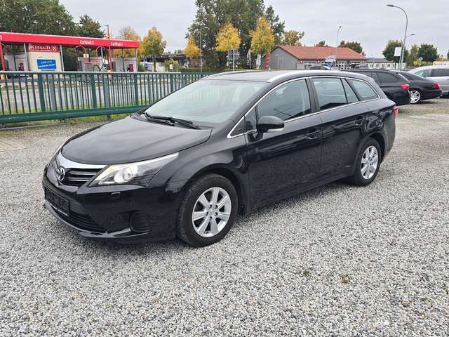 Imagine Toyota Avensis Kombi  TÜV NEU