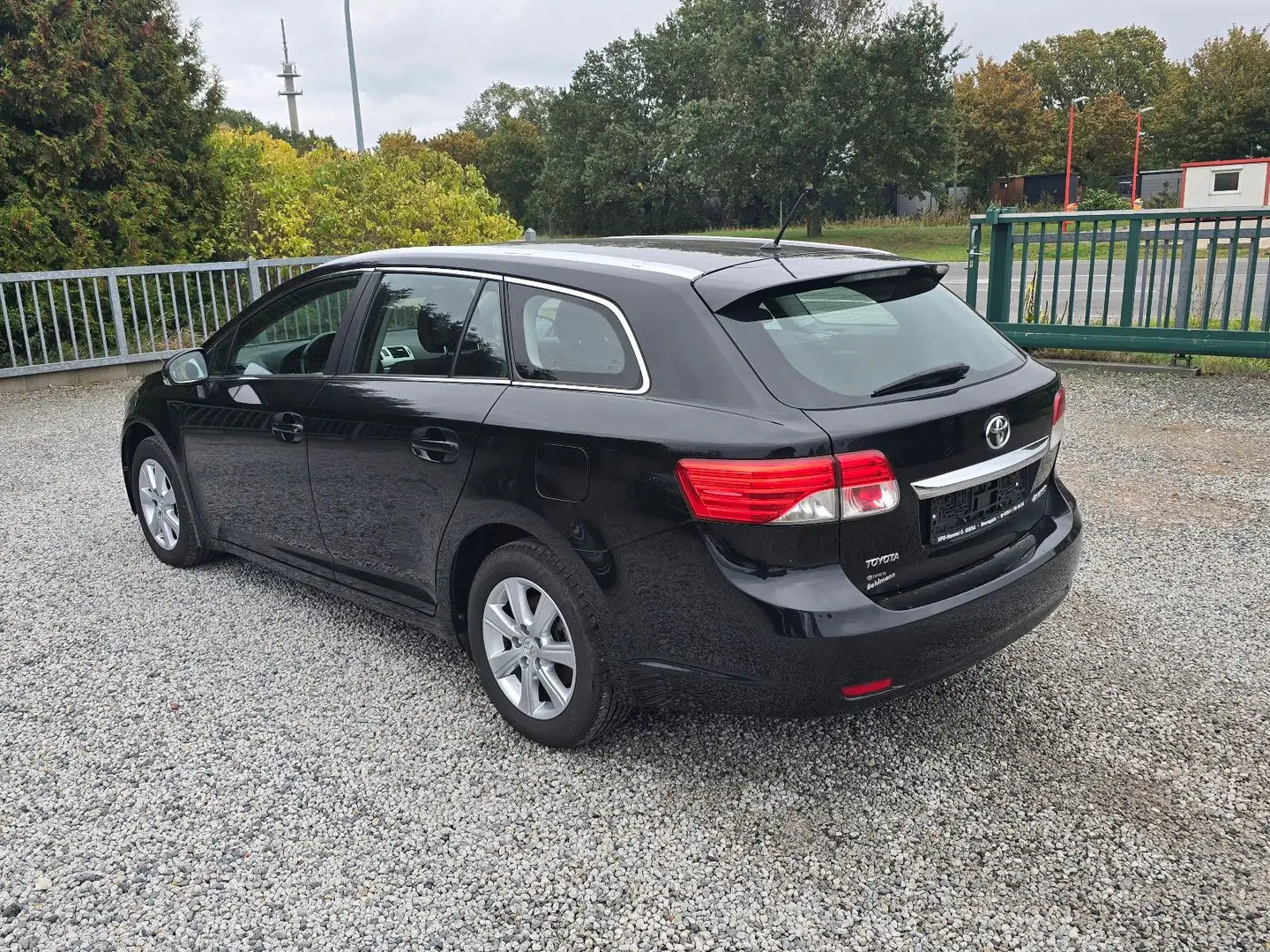 Toyota Avensis Kombi  TÜV NEU Noir - 2