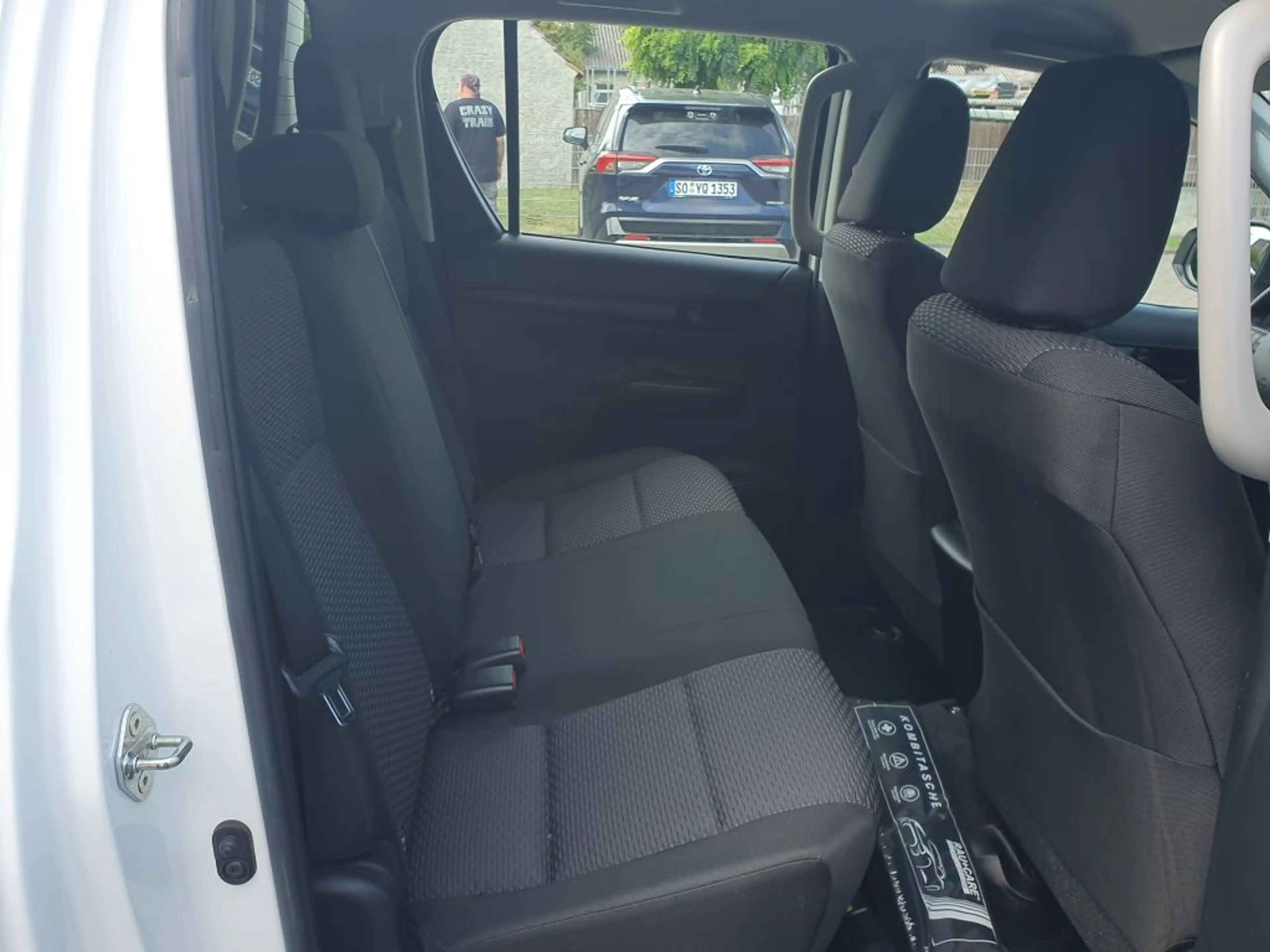 Toyota Hilux 4x4 Double Cab Duty — photo 9