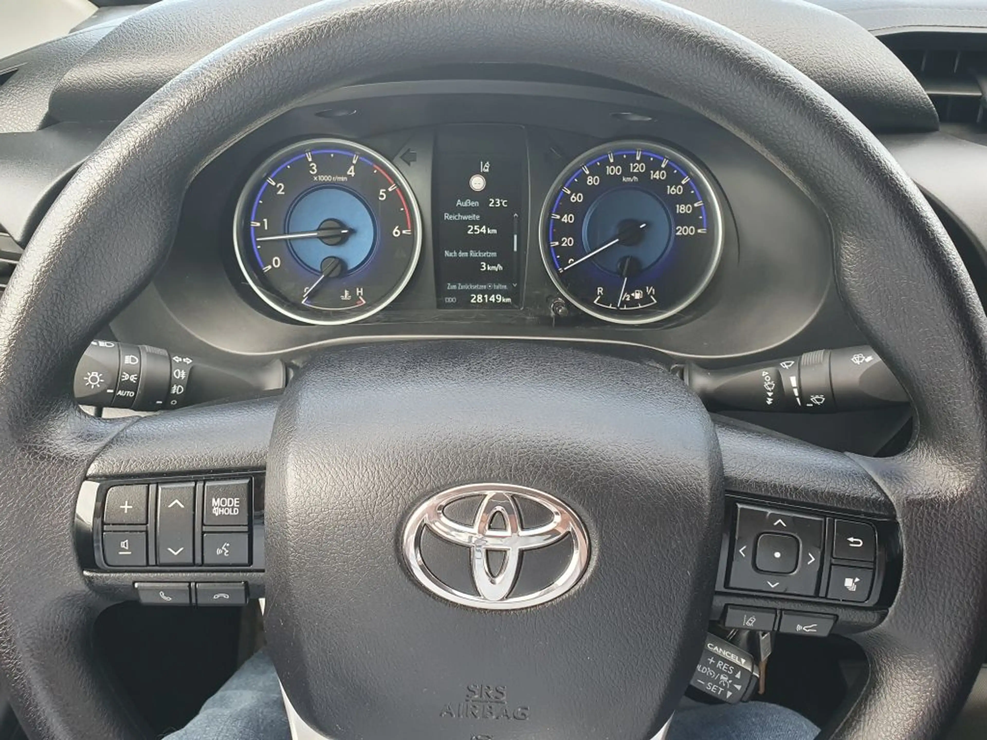 Toyota Hilux 4x4 Double Cab Duty — photo 12