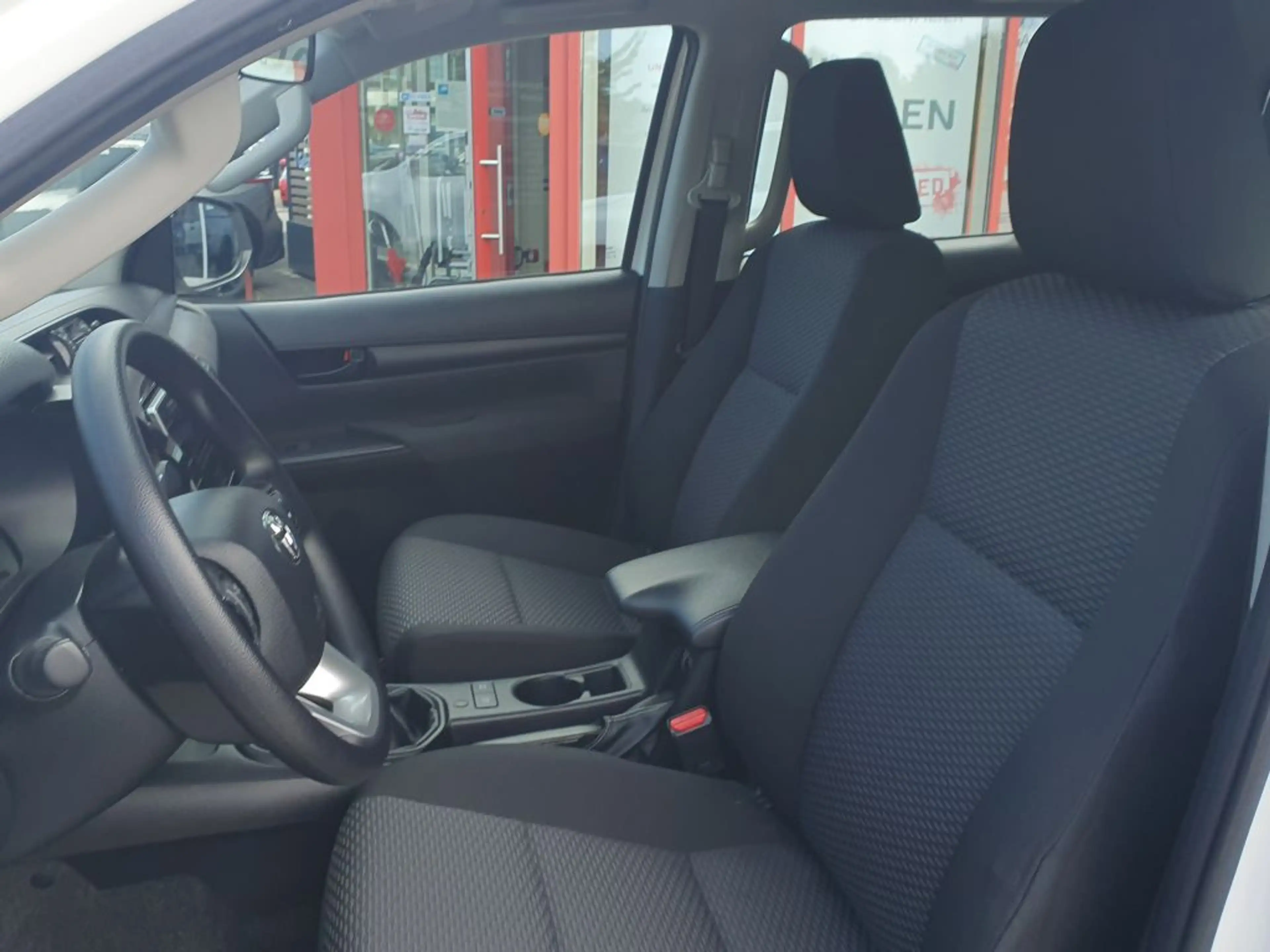 Toyota Hilux 4x4 Double Cab Duty — photo 10