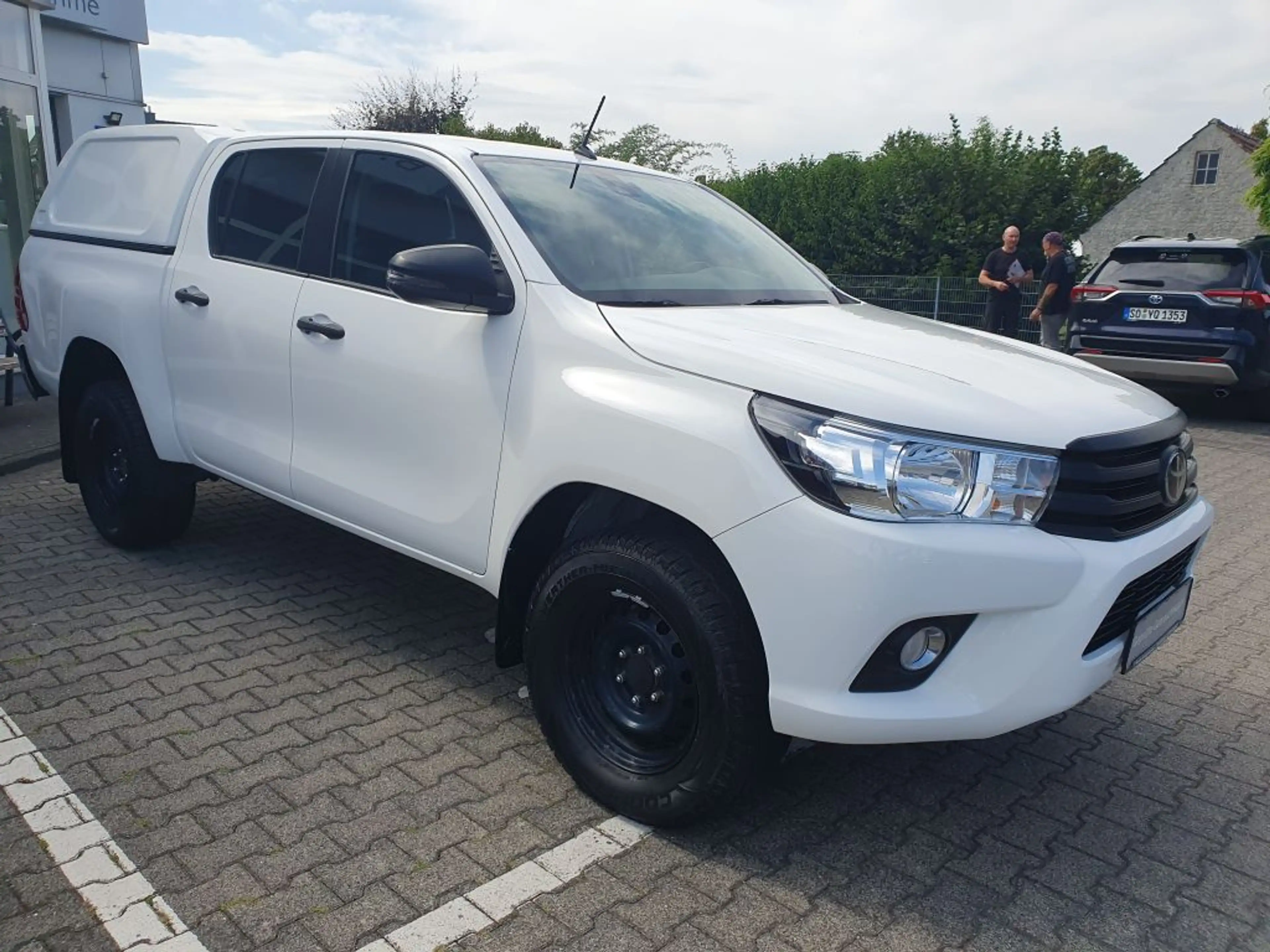 Toyota Hilux 4x4 Double Cab Duty — photo 3