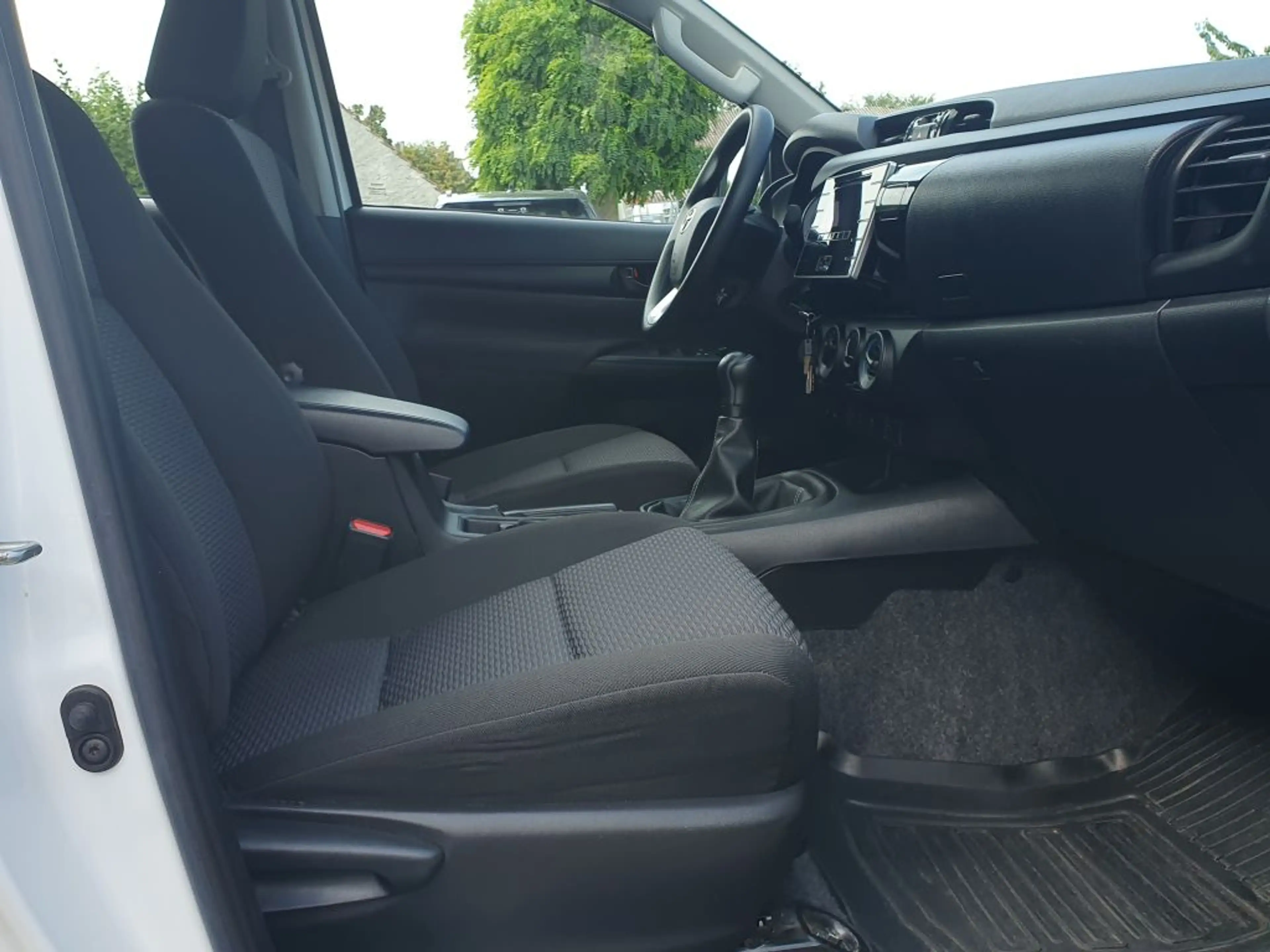 Toyota Hilux 4x4 Double Cab Duty — photo 8