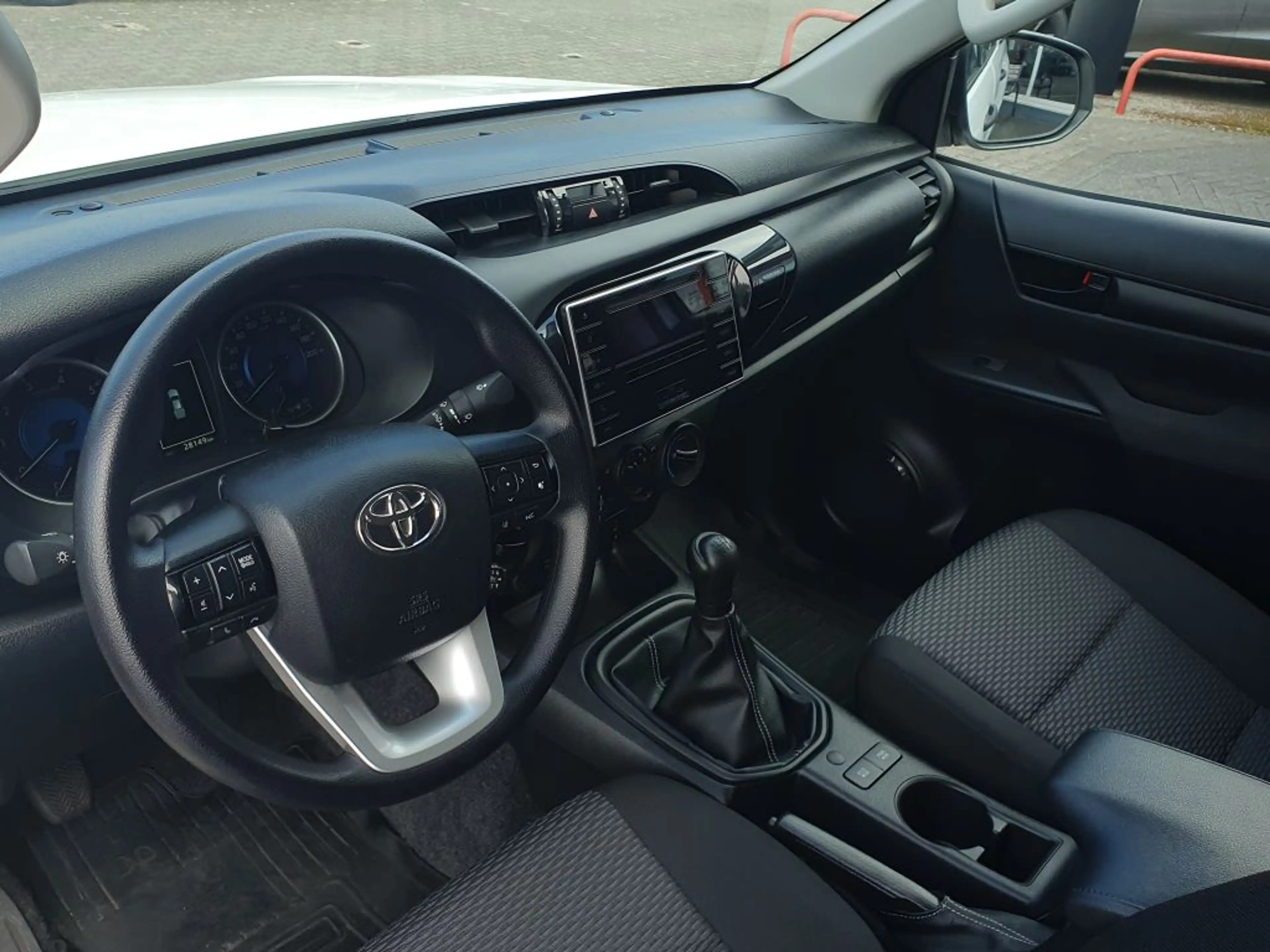 Toyota Hilux 4x4 Double Cab Duty — photo 11