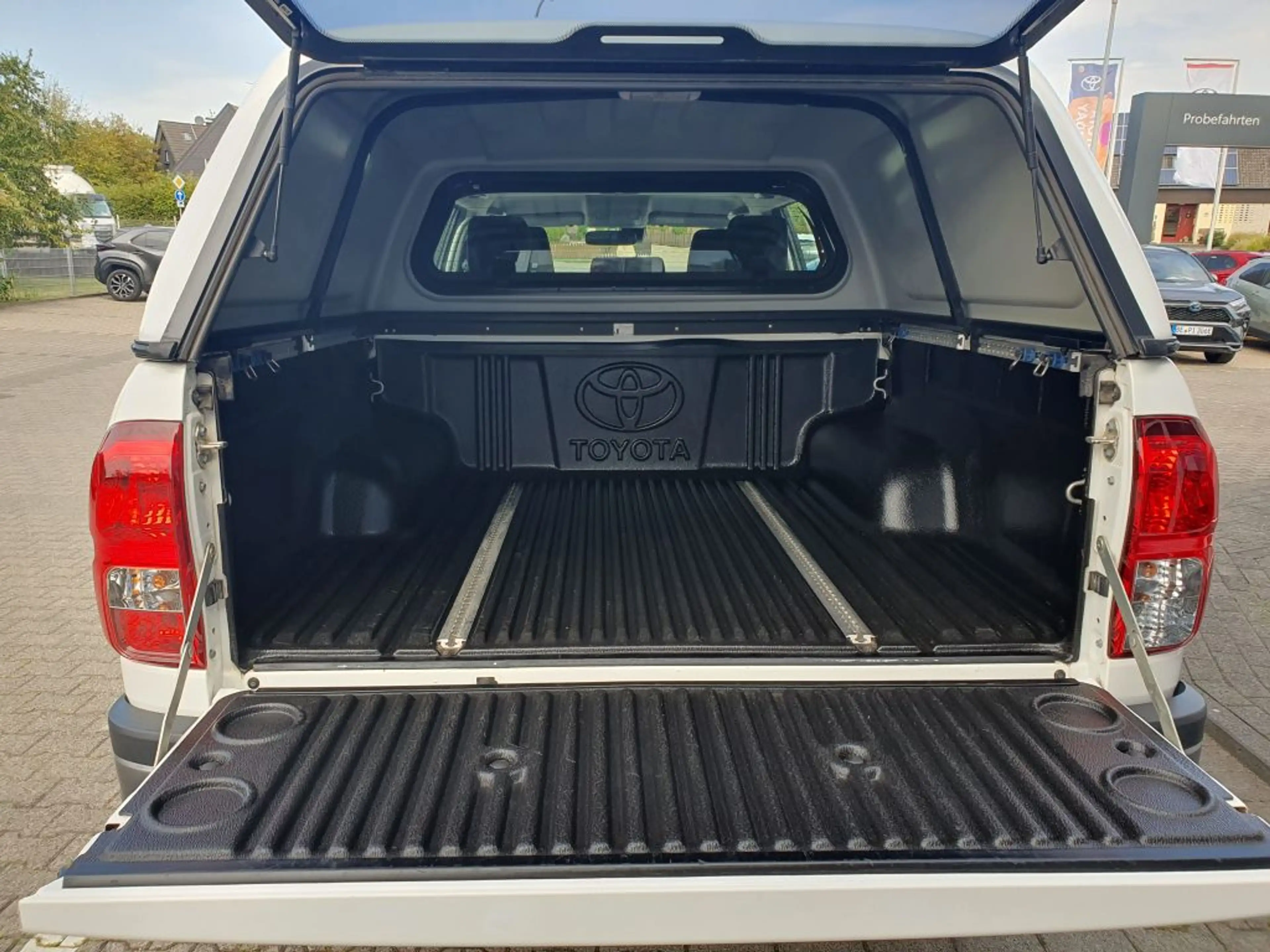Toyota Hilux 4x4 Double Cab Duty — photo 7