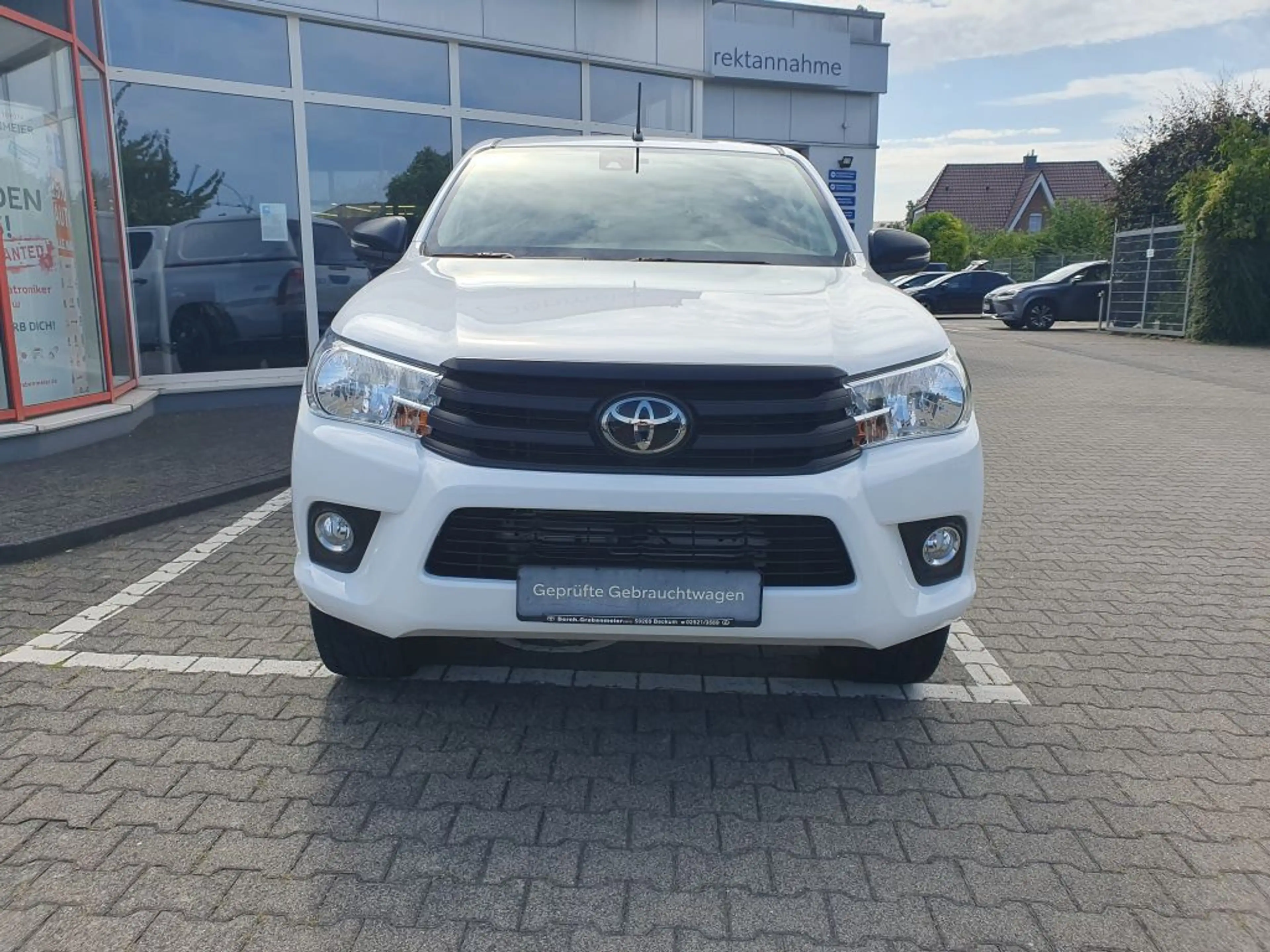 Toyota Hilux 4x4 Double Cab Duty — photo 2