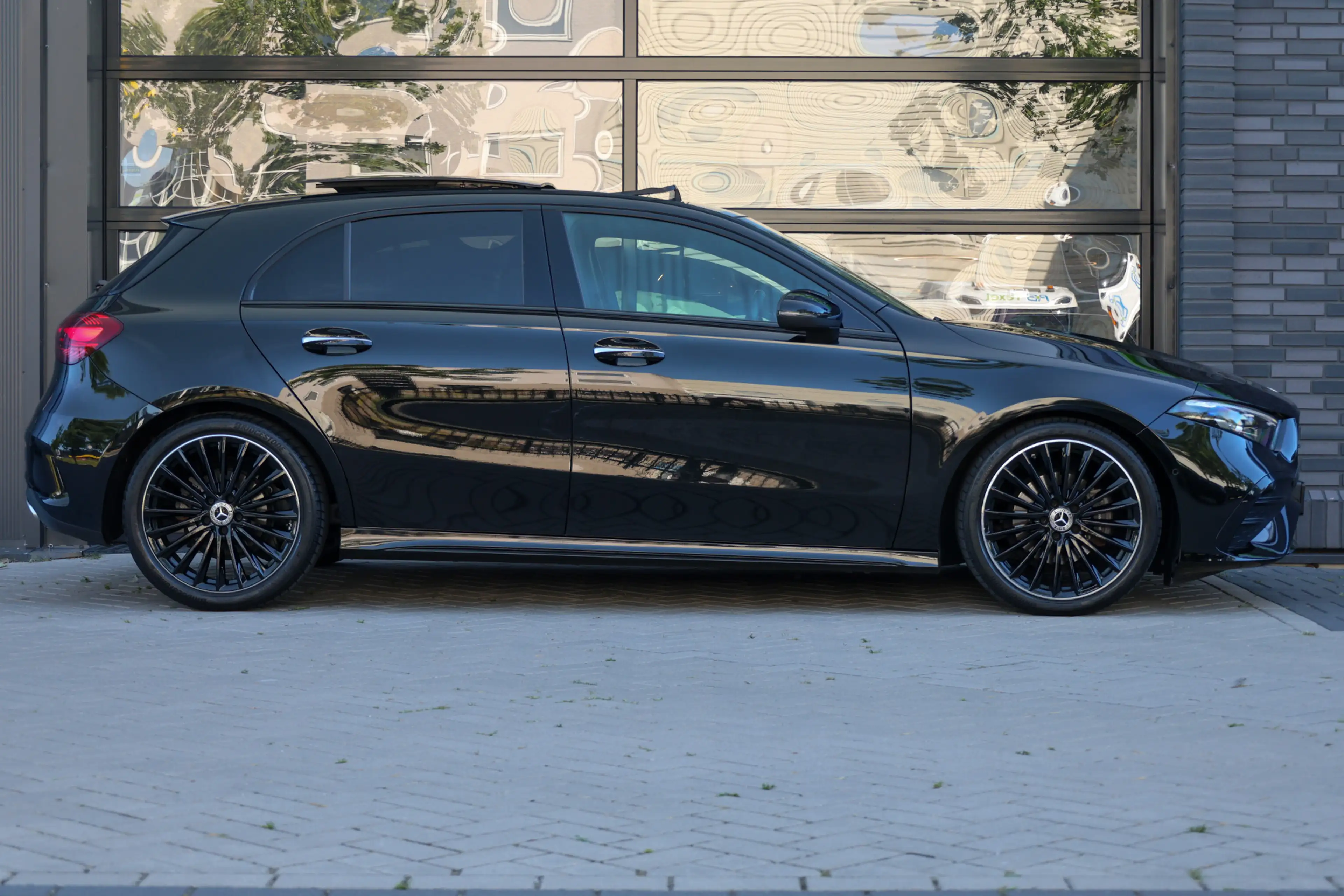 Mercedes-Benz A 180 AMG Line | FACELIFT | DEALER.OND | PANO | CARPLAY — photo 14