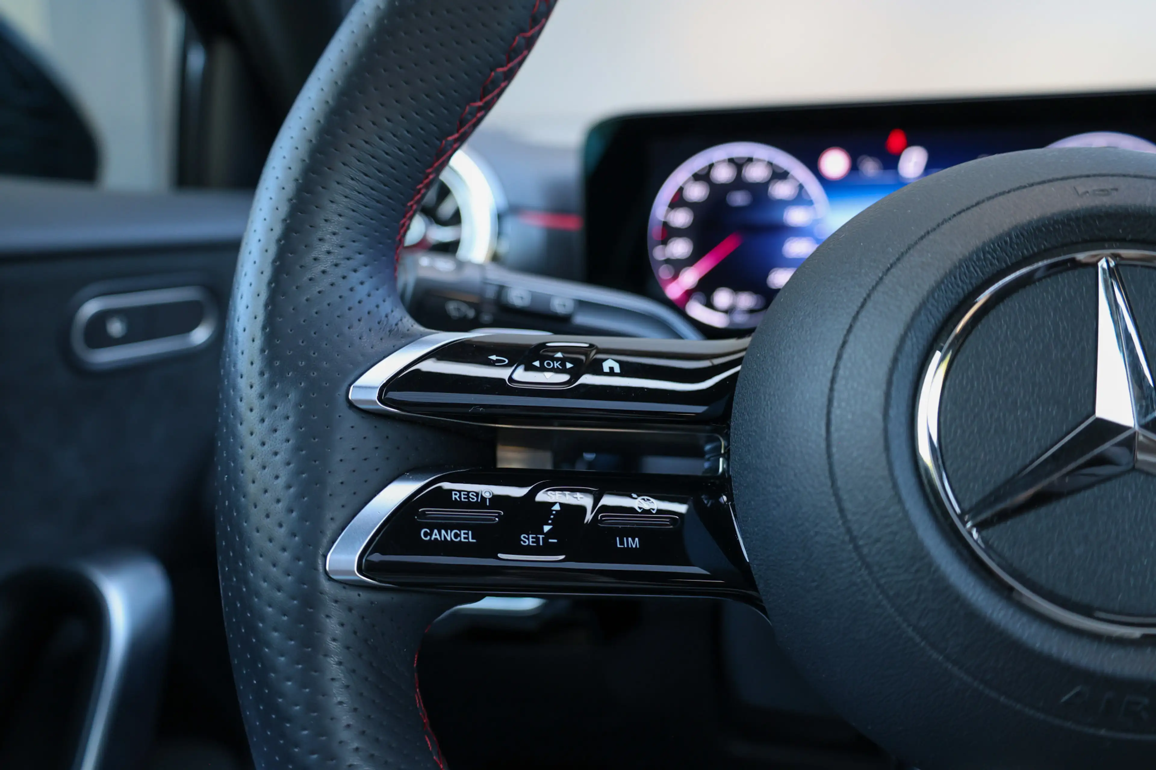 Mercedes-Benz A 180 AMG Line | FACELIFT | DEALER.OND | PANO | CARPLAY — photo 26