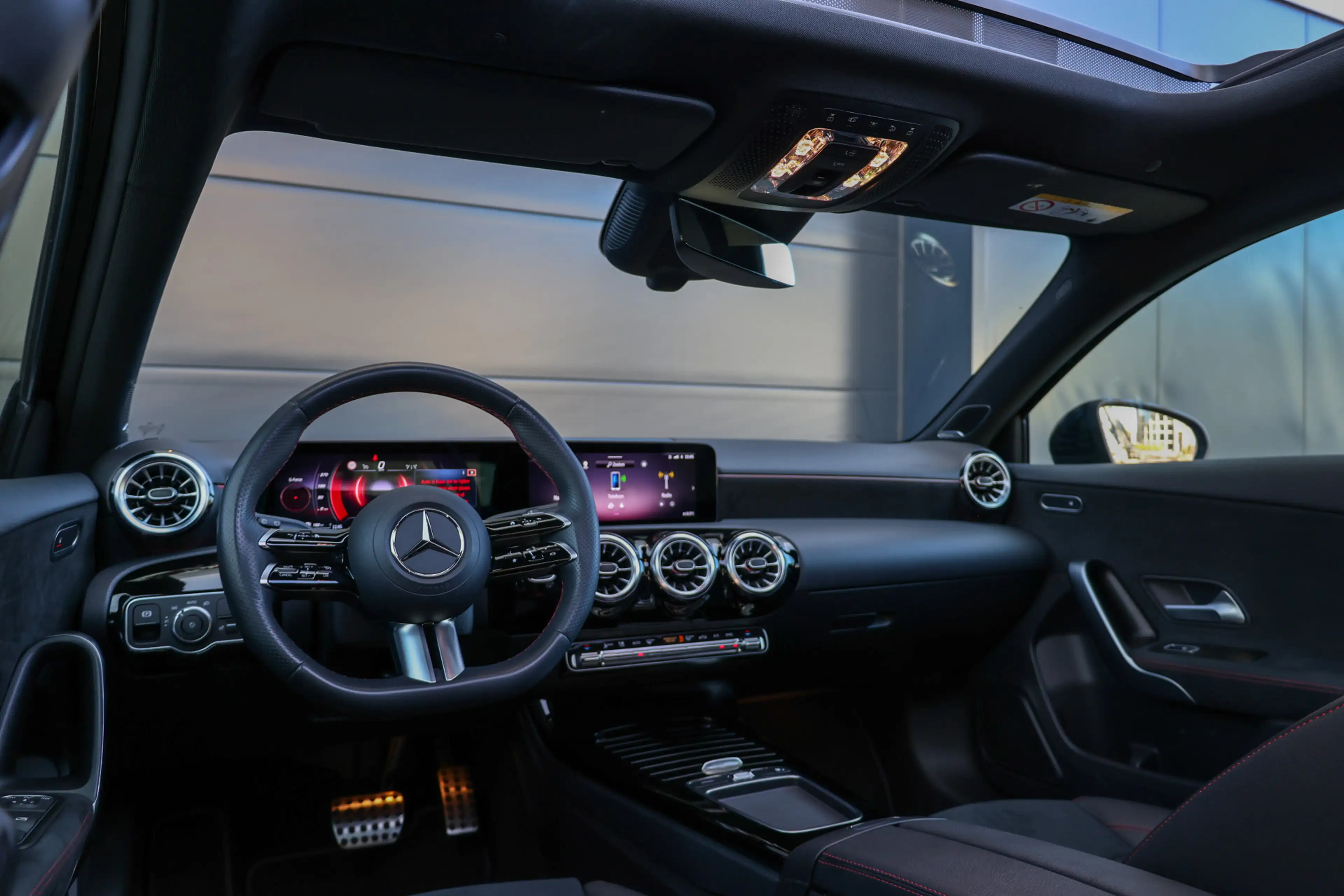 Mercedes-Benz A 180 AMG Line | FACELIFT | DEALER.OND | PANO | CARPLAY — photo 4