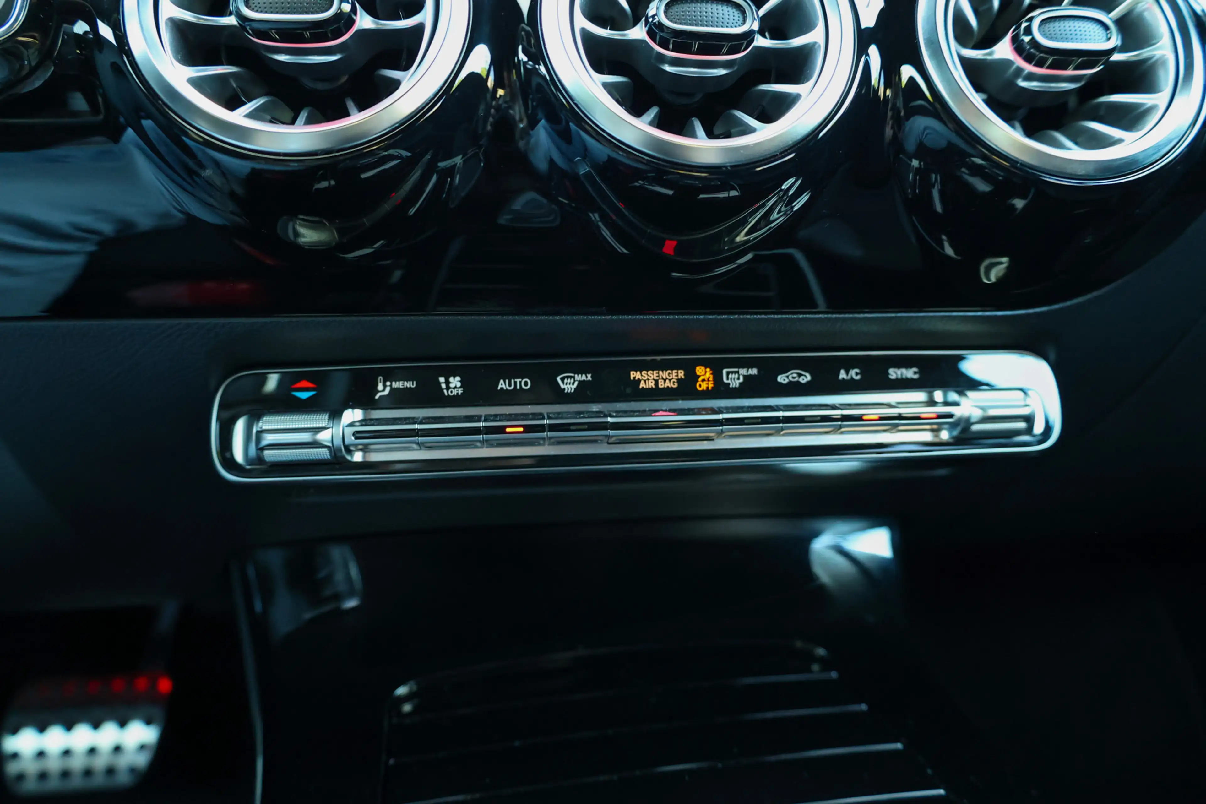 Mercedes-Benz A 180 AMG Line | FACELIFT | DEALER.OND | PANO | CARPLAY — photo 35