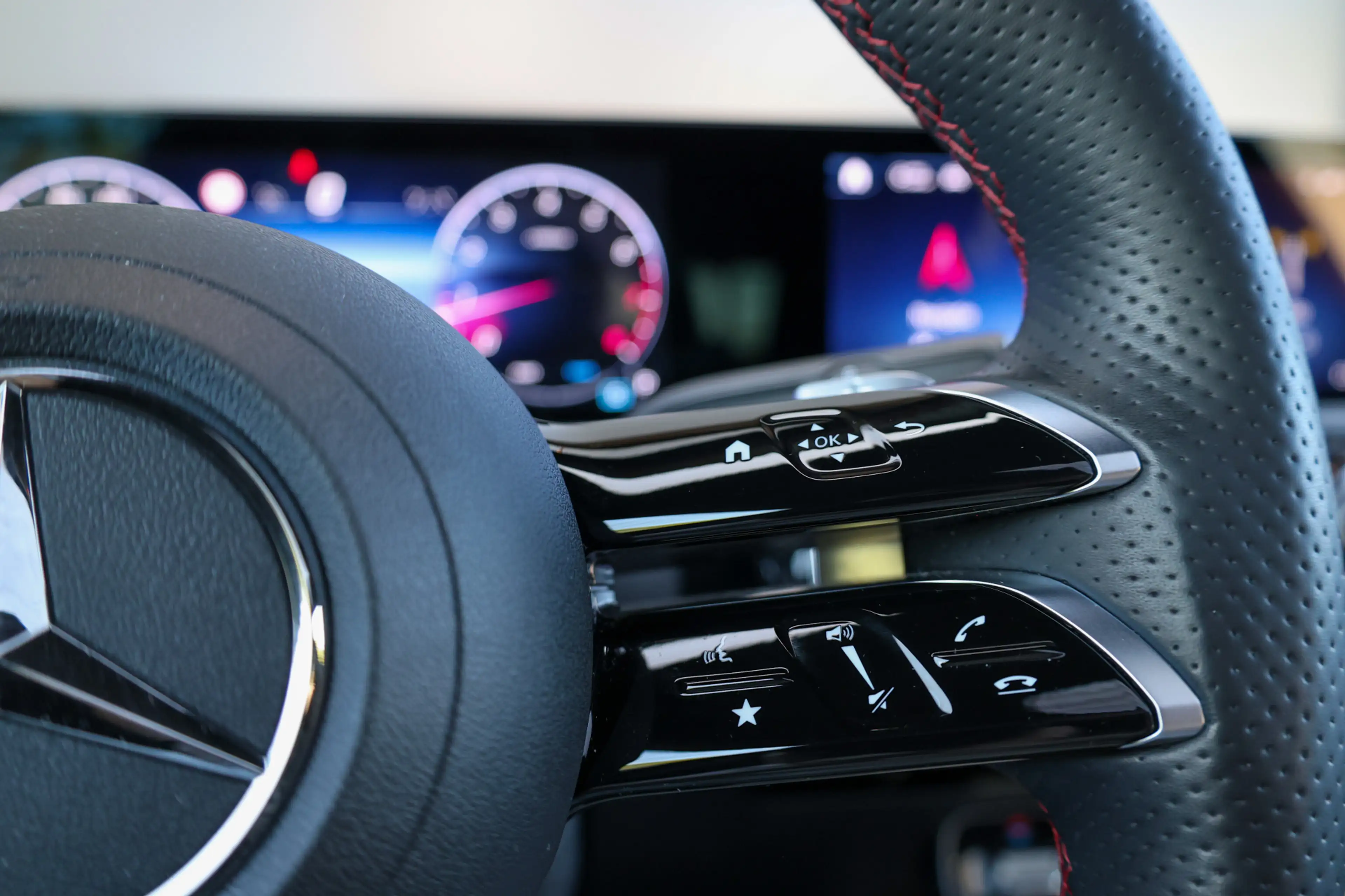 Mercedes-Benz A 180 AMG Line | FACELIFT | DEALER.OND | PANO | CARPLAY — photo 27