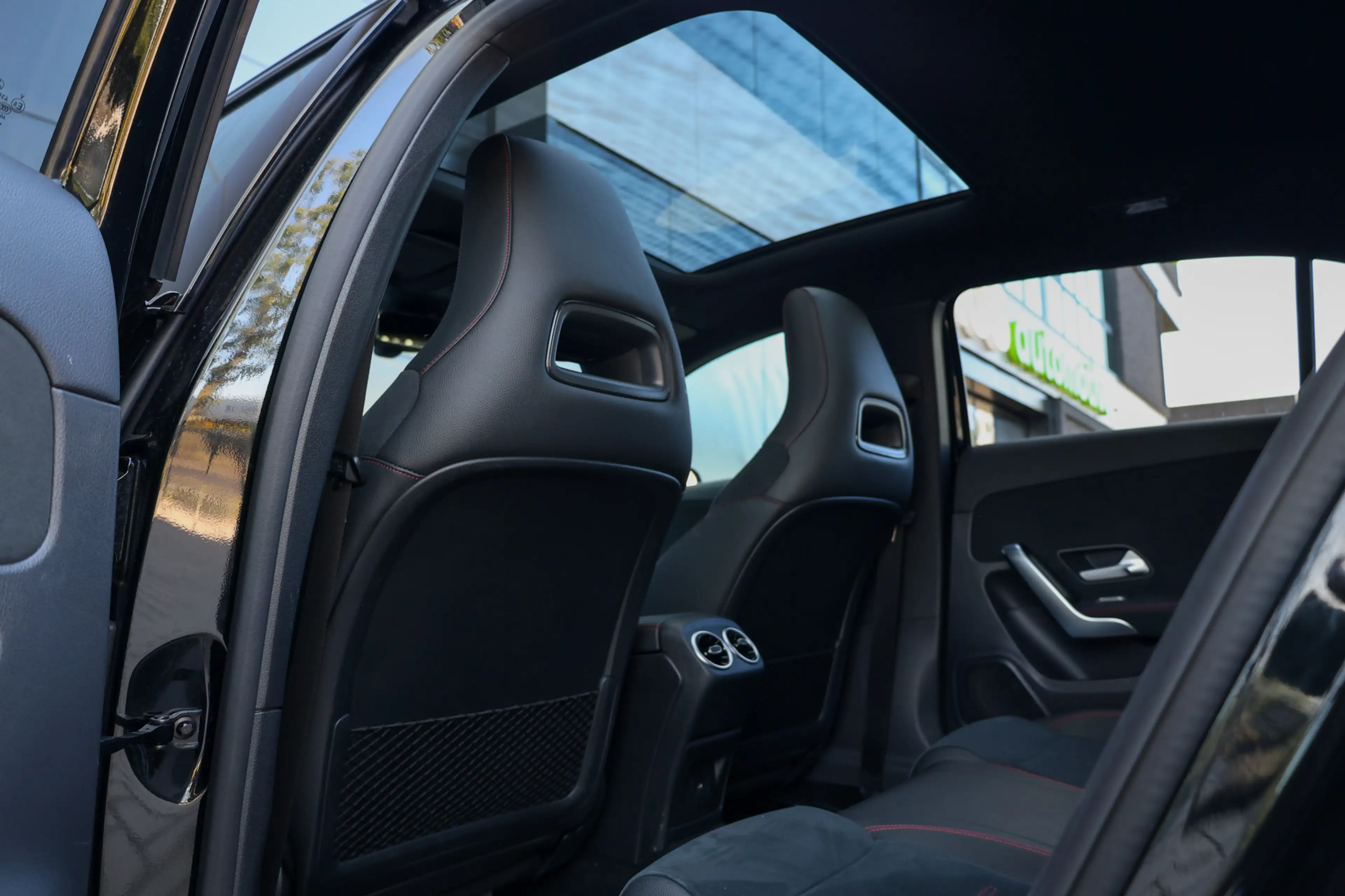 Mercedes-Benz A 180 AMG Line | FACELIFT | DEALER.OND | PANO | CARPLAY — photo 11