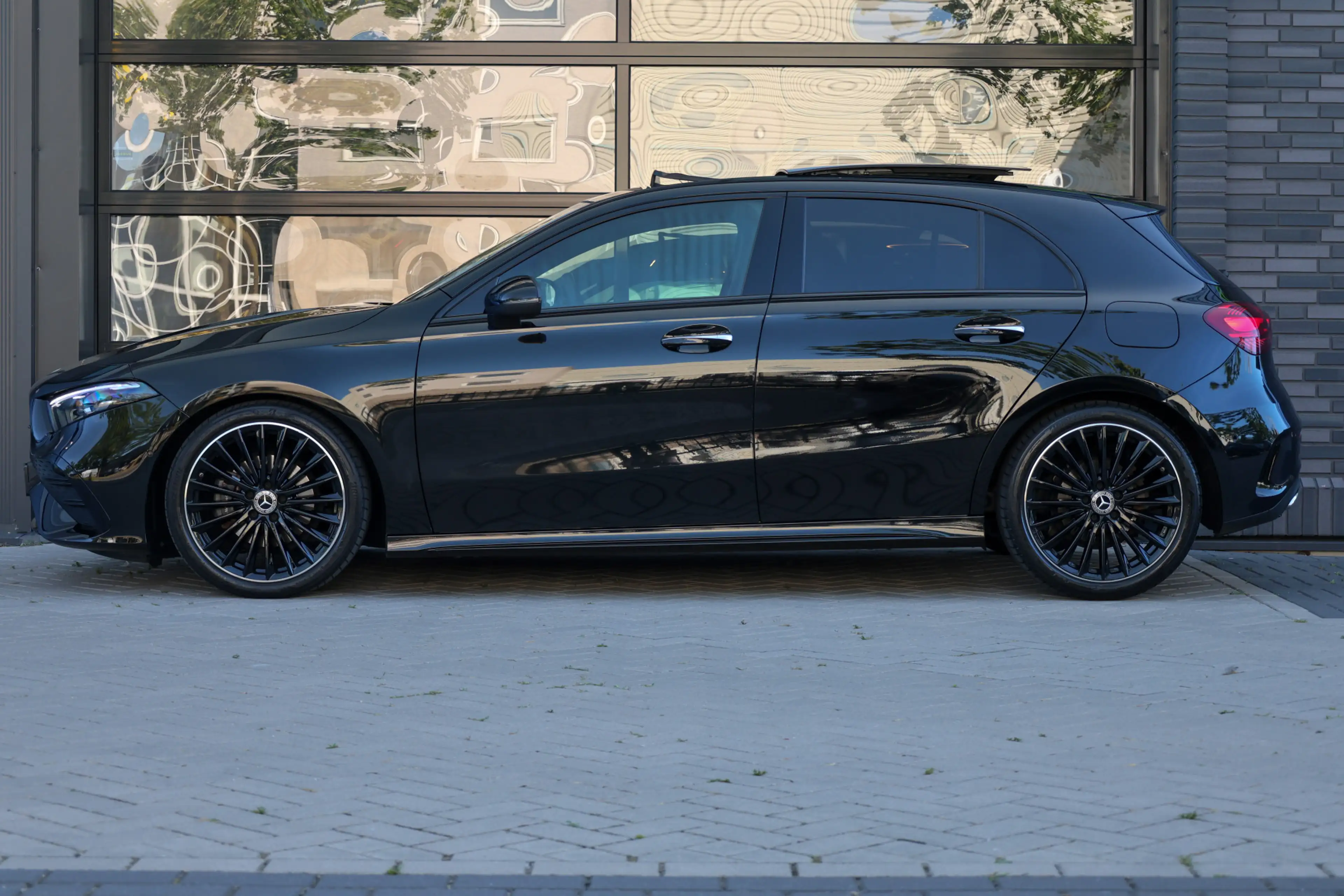 Mercedes-Benz A 180 AMG Line | FACELIFT | DEALER.OND | PANO | CARPLAY — photo 13