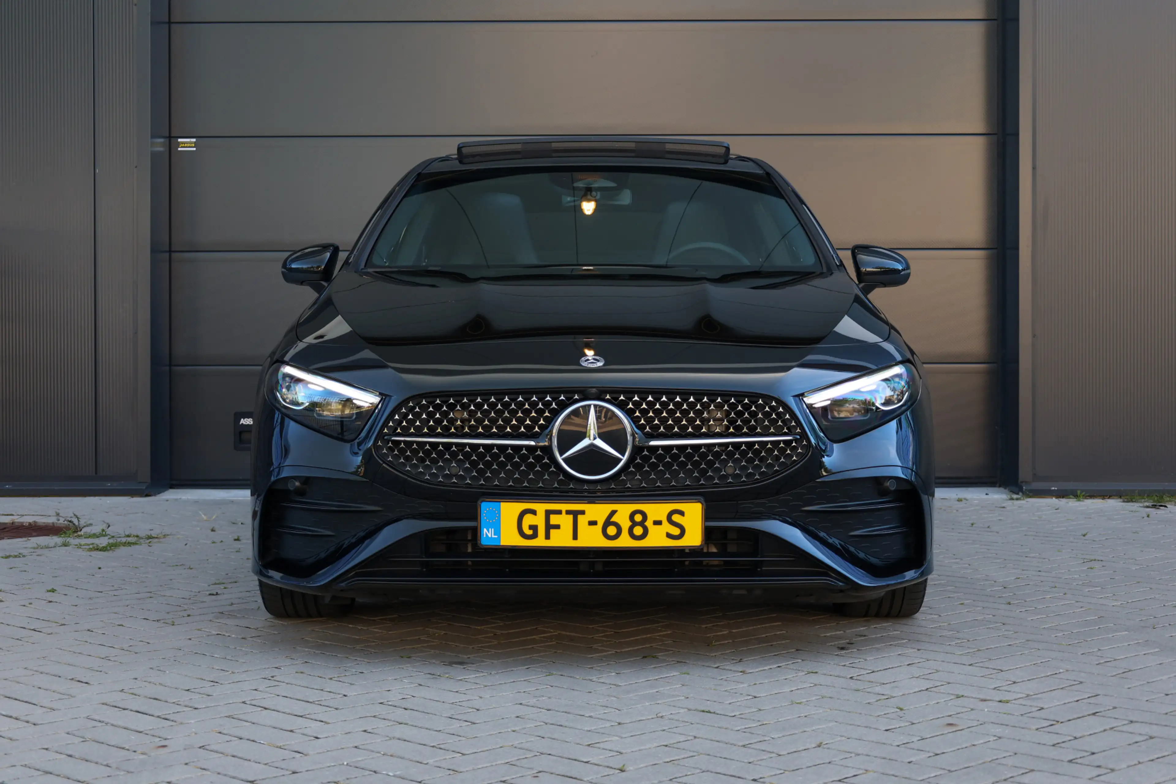 Mercedes-Benz A 180 AMG Line | FACELIFT | DEALER.OND | PANO | CARPLAY — photo 17
