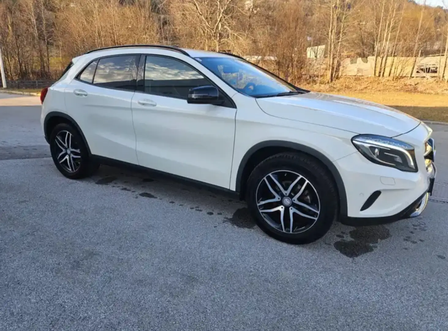 Mercedes-Benz GLA 200 GLA 200 d 4MATIC Aut. Weiß - 1