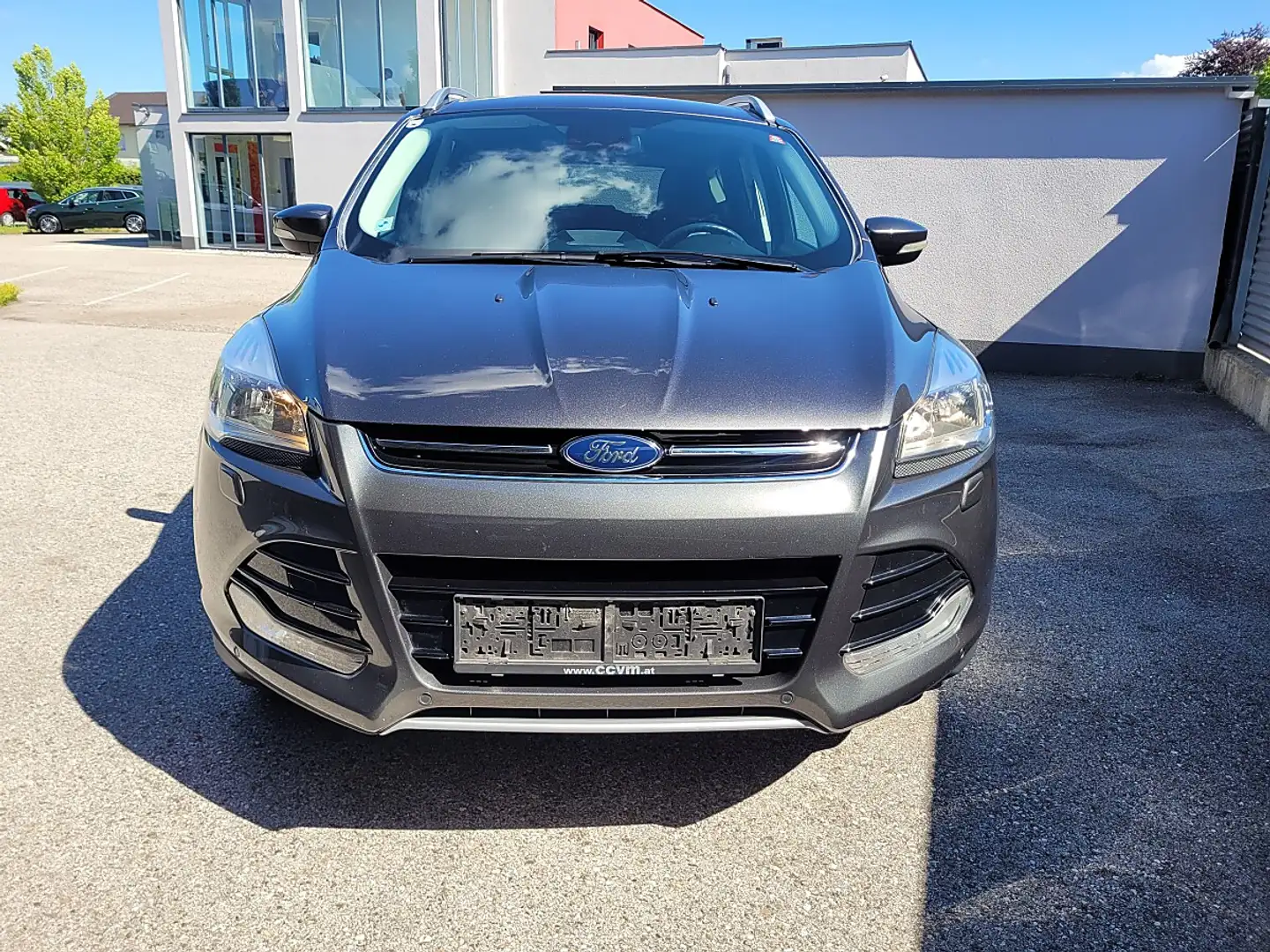 Ford Kuga 2,0 TDCi Titanium Grau - 2