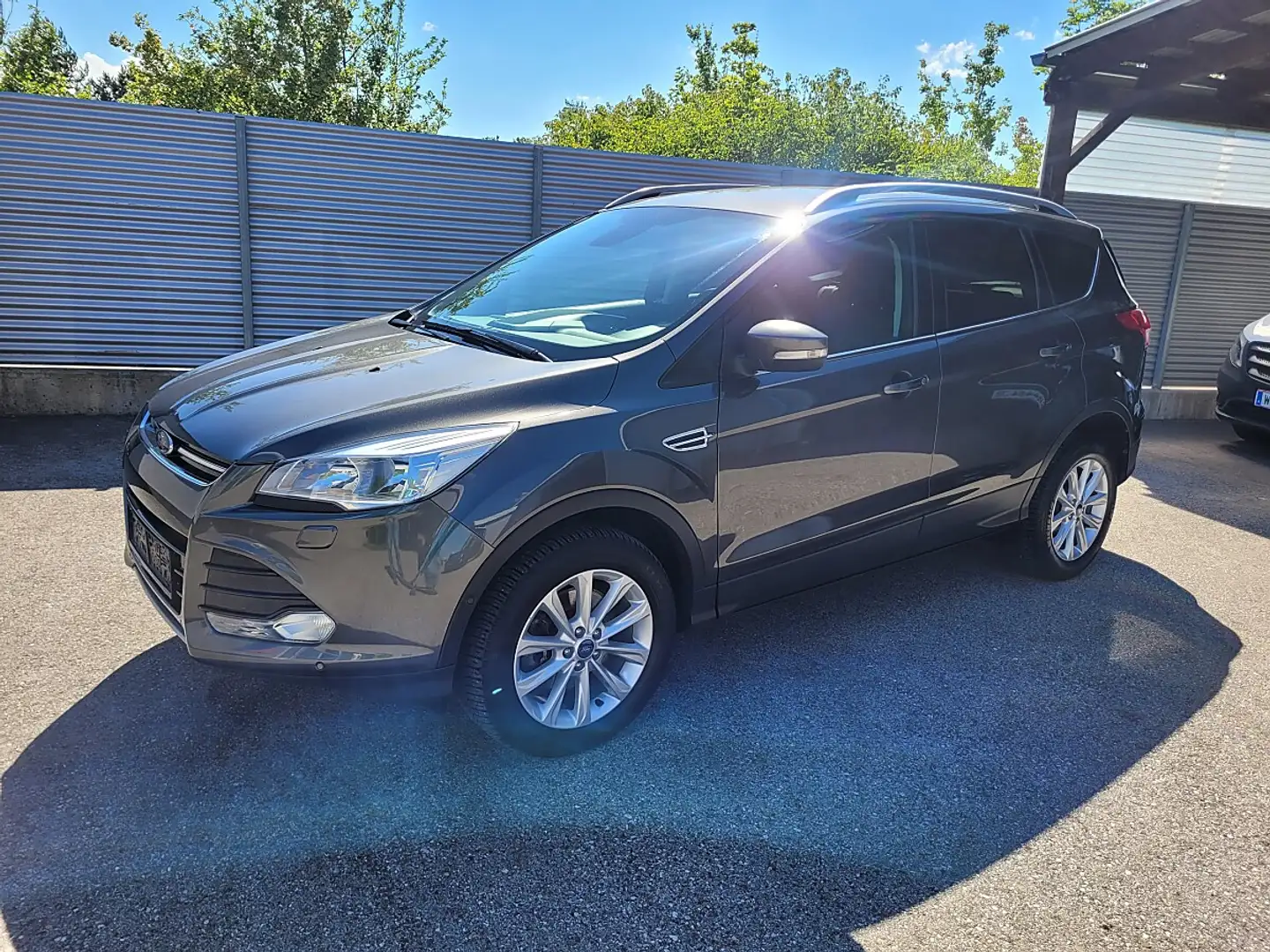 Ford Kuga 2,0 TDCi Titanium Grau - 1