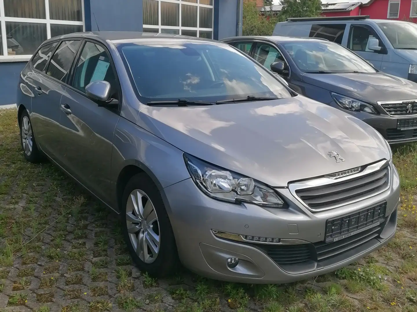 Peugeot 308 Active SW 130 Navi Klimaautomatik Grau - 2